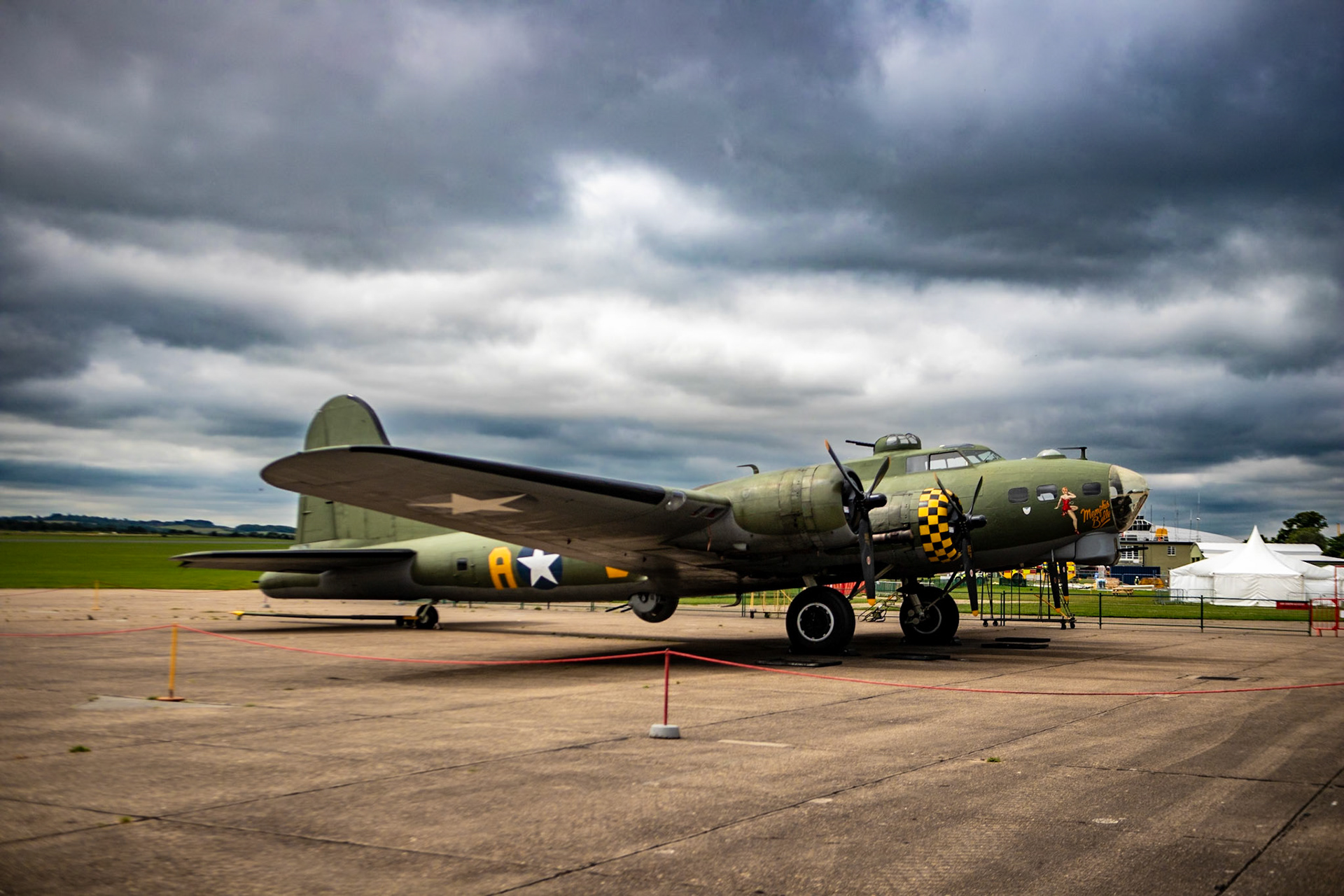 The Boeing B-17 Flying Fortress is an iconic four-engine heavy bomber used extensively during World War II. Renowned for its heavy defensive armament and ability to endure brutal combat damage, the "Flying Fortress" became the backbone of the Allied daylight strategic bombing campaigns against Germany
