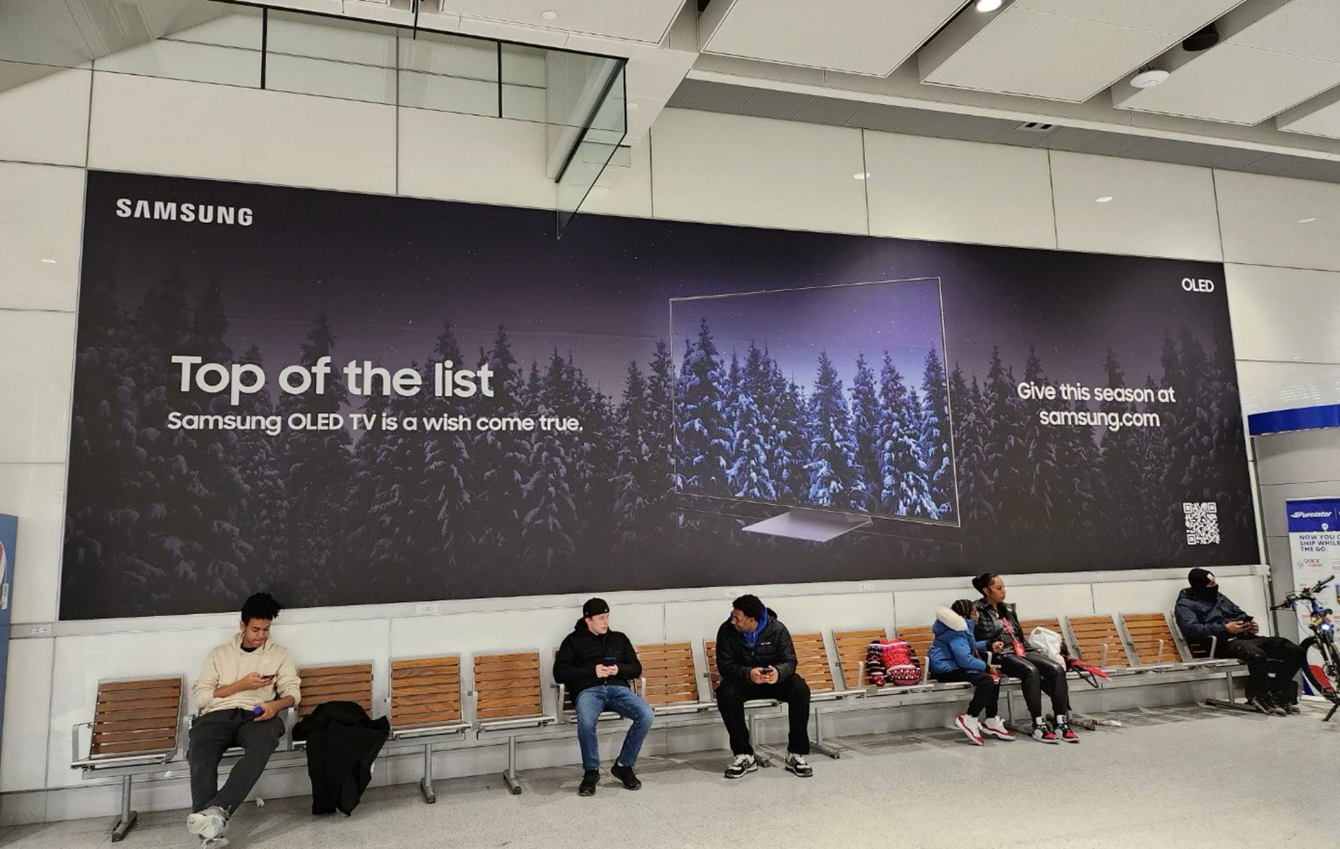 Samsung "OLED" Takeover for Metrolinx Union Station