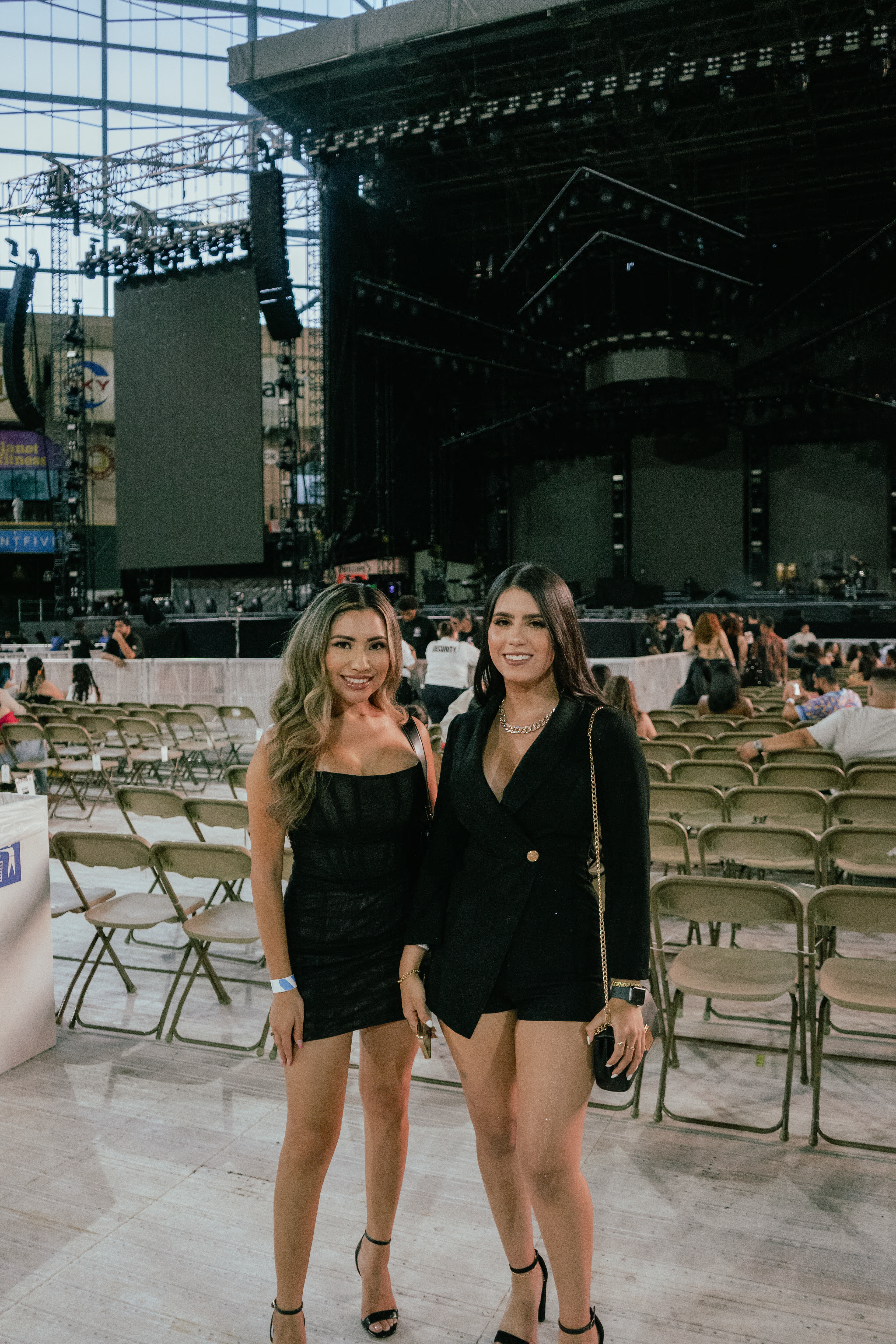 @Mariavalvuenaa | @Nikkirodri.