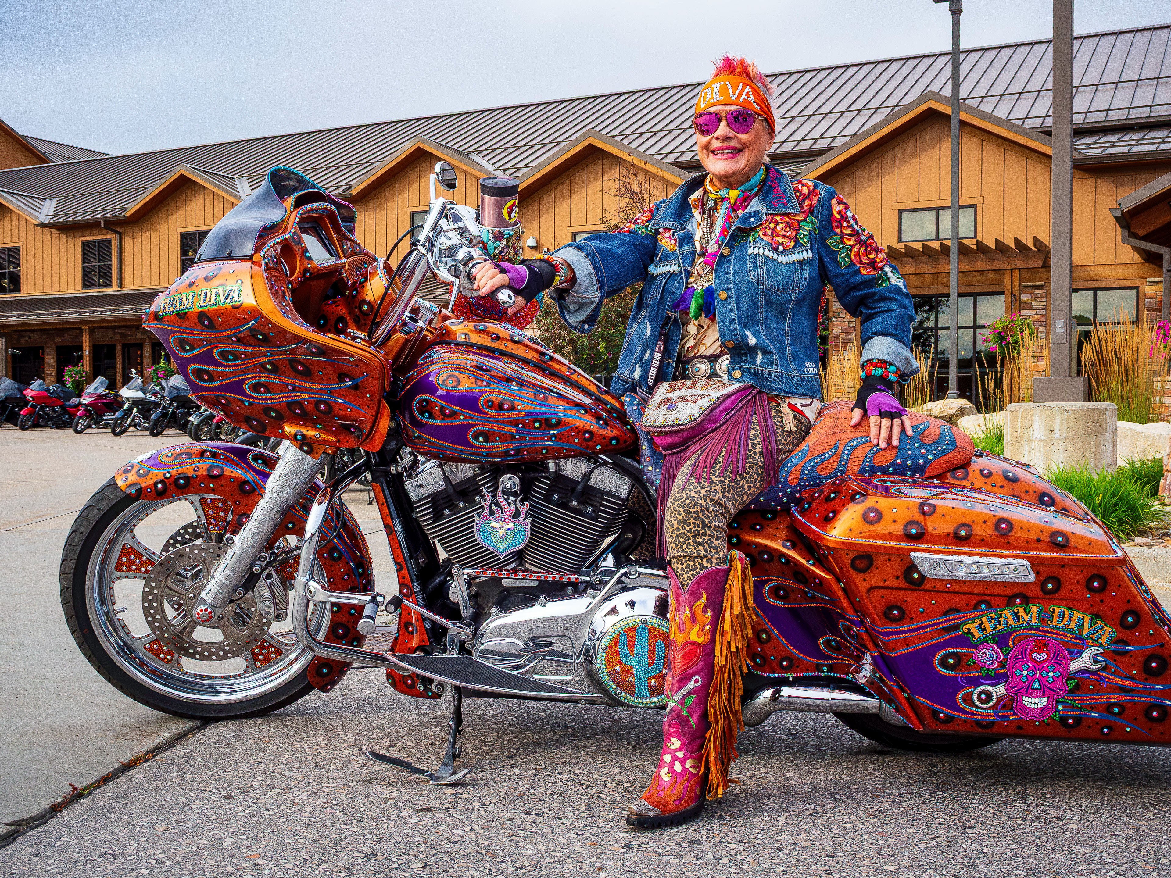 Team Diva - All about the Bling