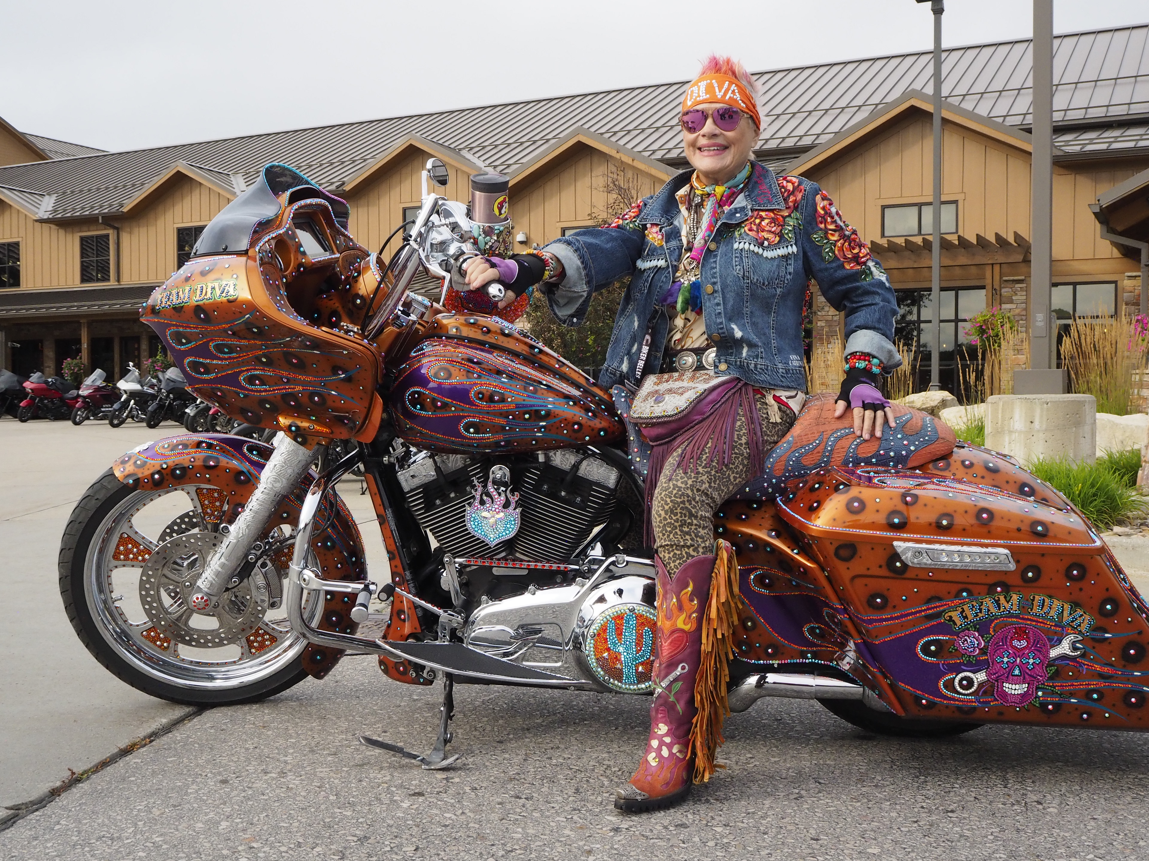 Team Diva - All about the Bling