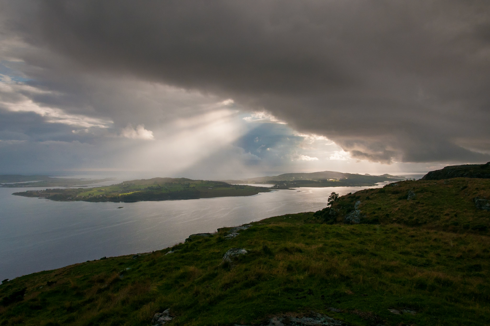 A trip to Rennesøy Hodne a rainy afternoon.