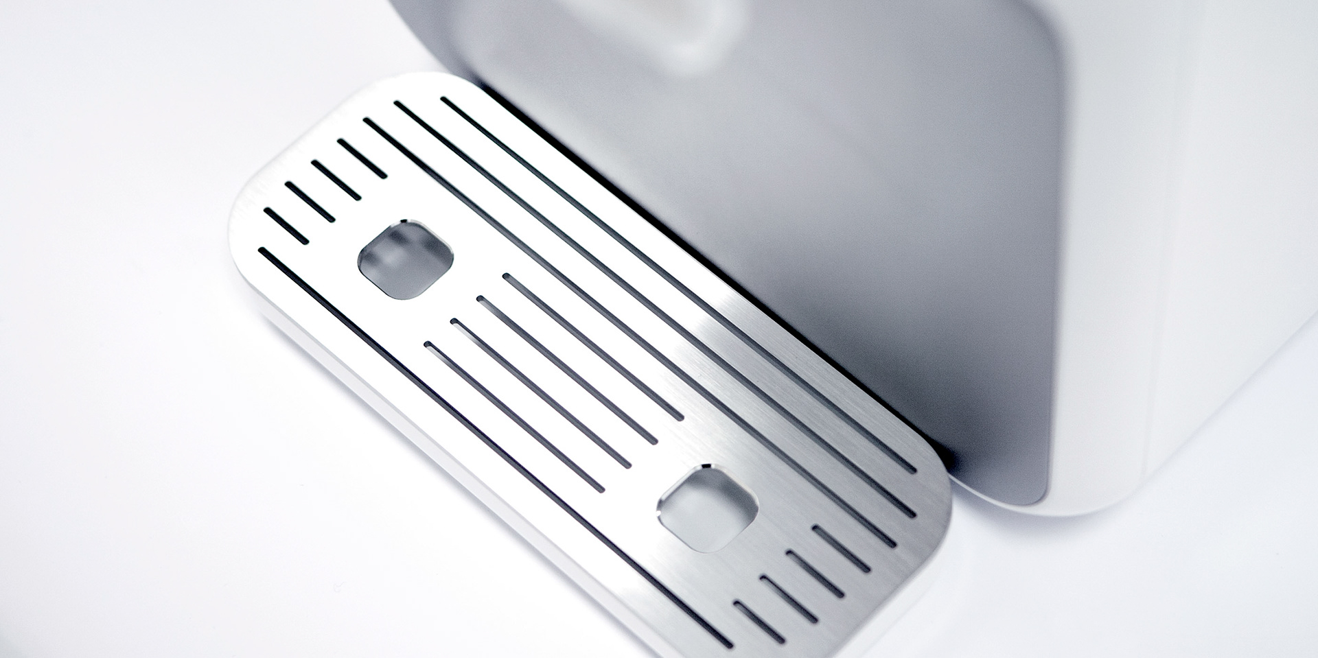 Coway ICE & WATER Mini, the water purifier designed by designer Kim Seungwoo of design studio VLND.