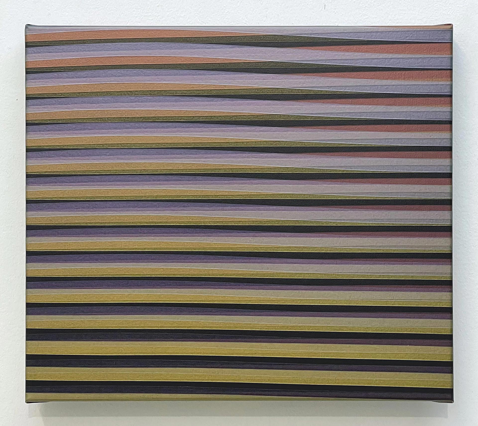 répétitive 60 - acryliques iridescentes sur toile - 36 x 40 cm - 2024