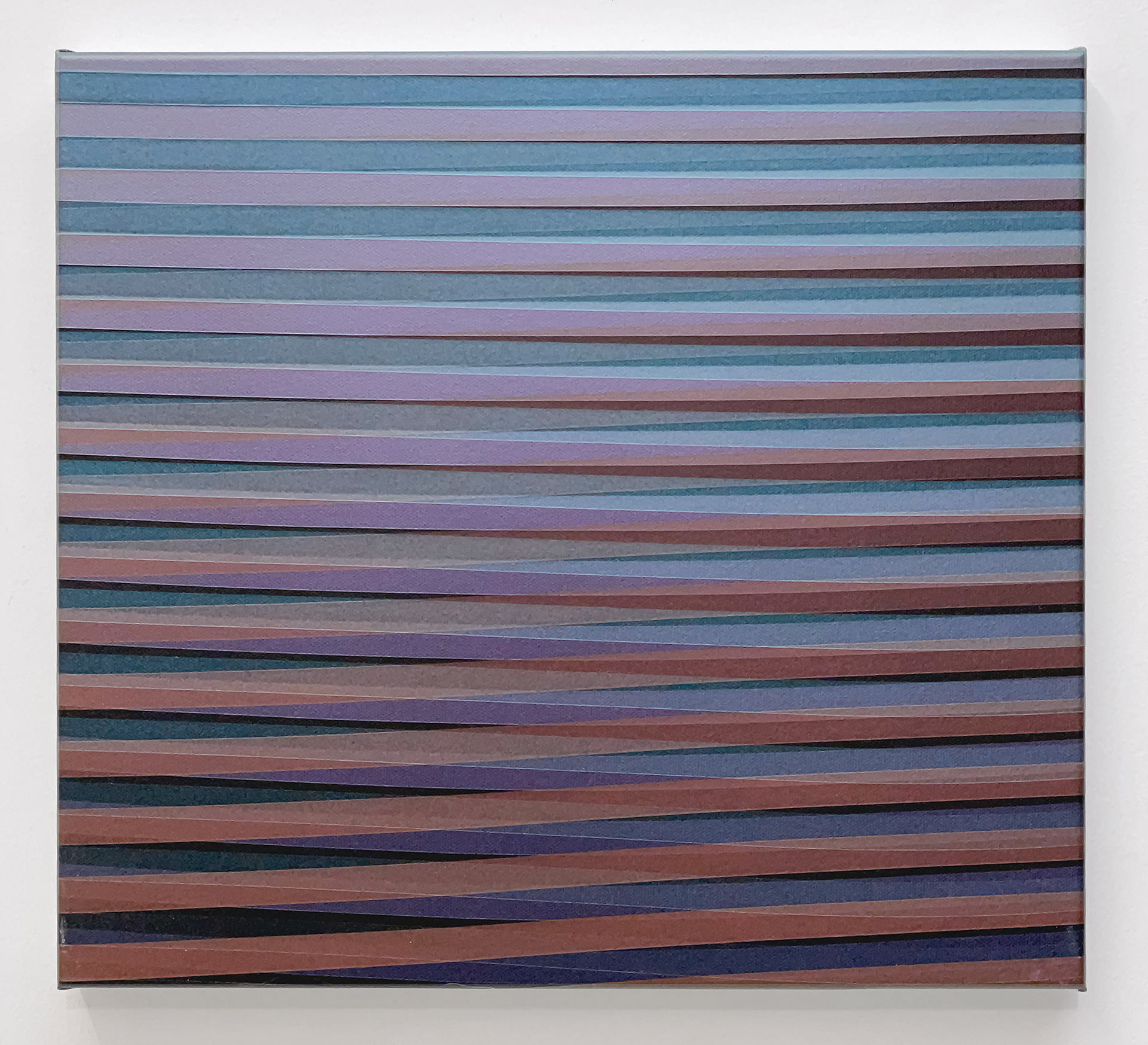 répétitive 64 - acryliques iridescentes sur toile - 36 x 40 cm - 2024