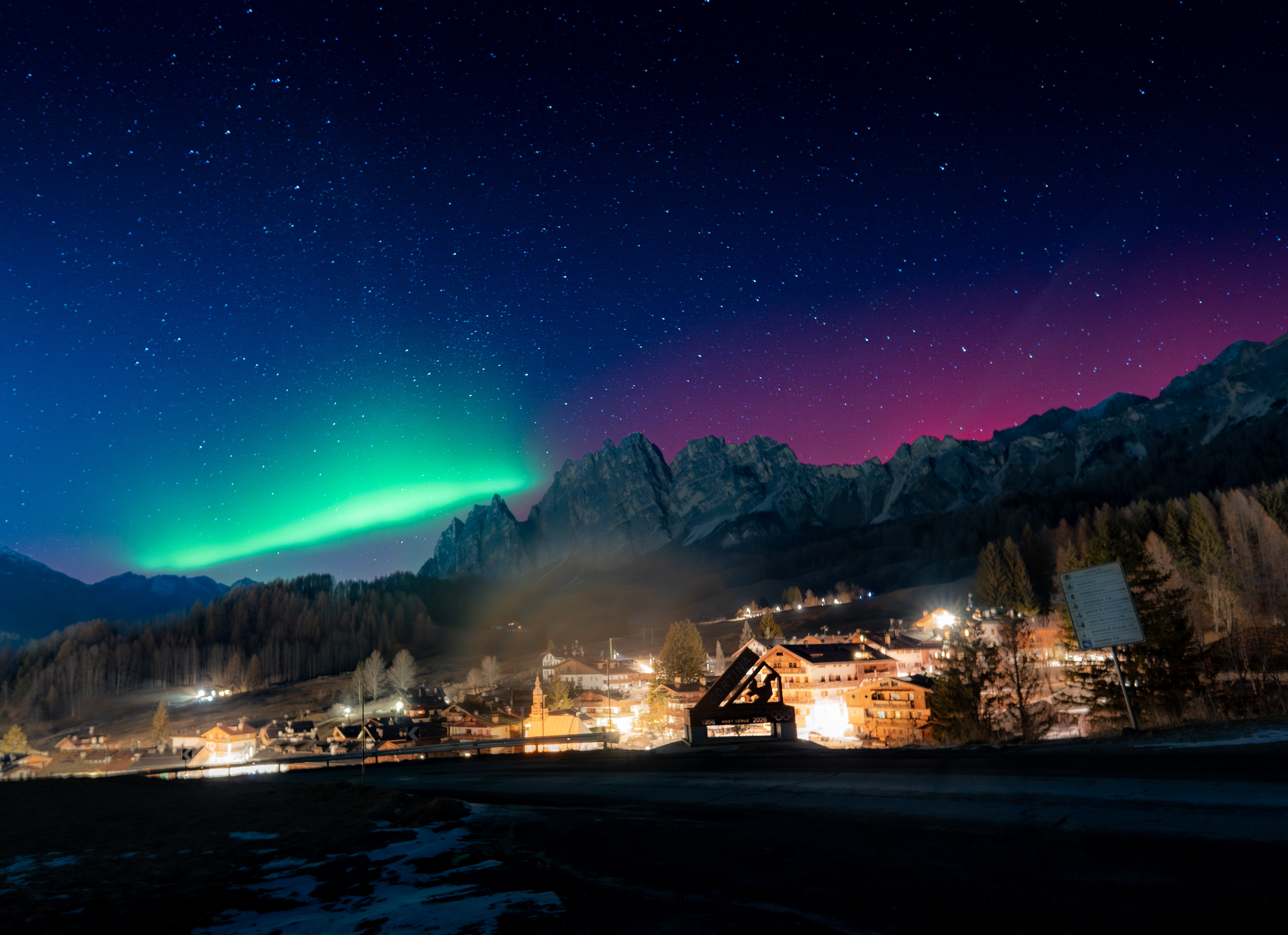 Aurora boreale dietro il Pomagagnon