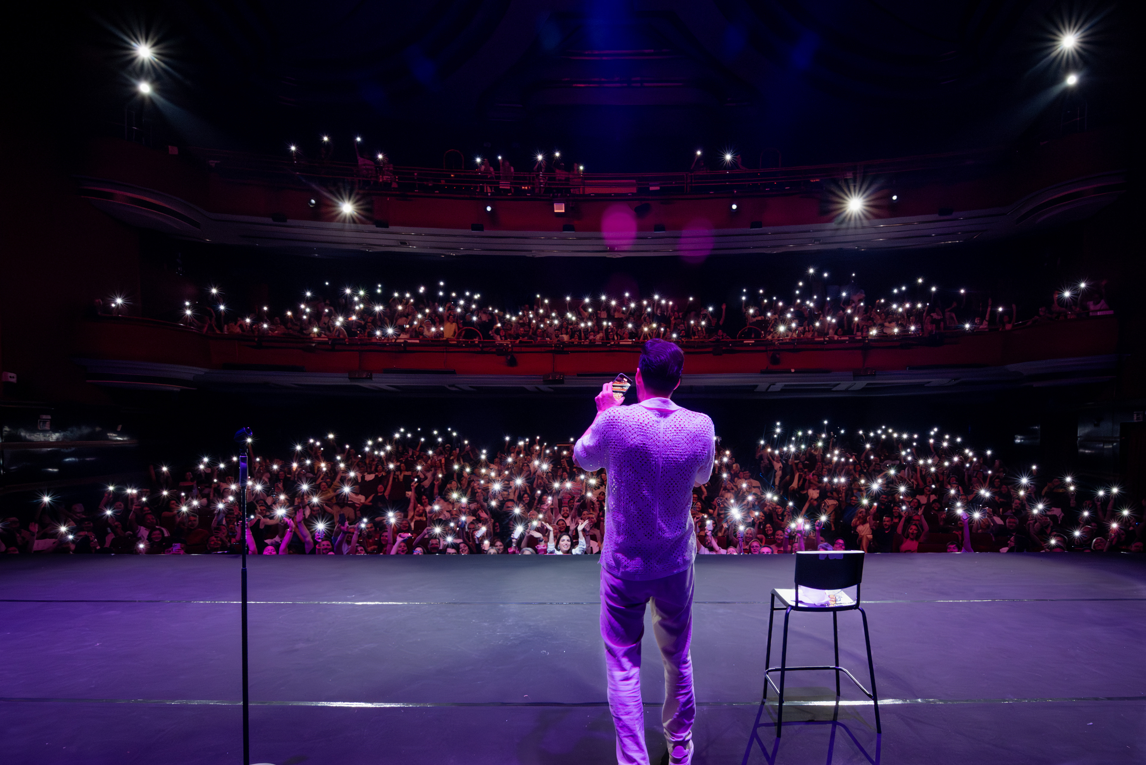 Comediante Max Amini en el Teatro Capitol de Madrid - Fotografía de artes escénicas por Tornasol Estudio