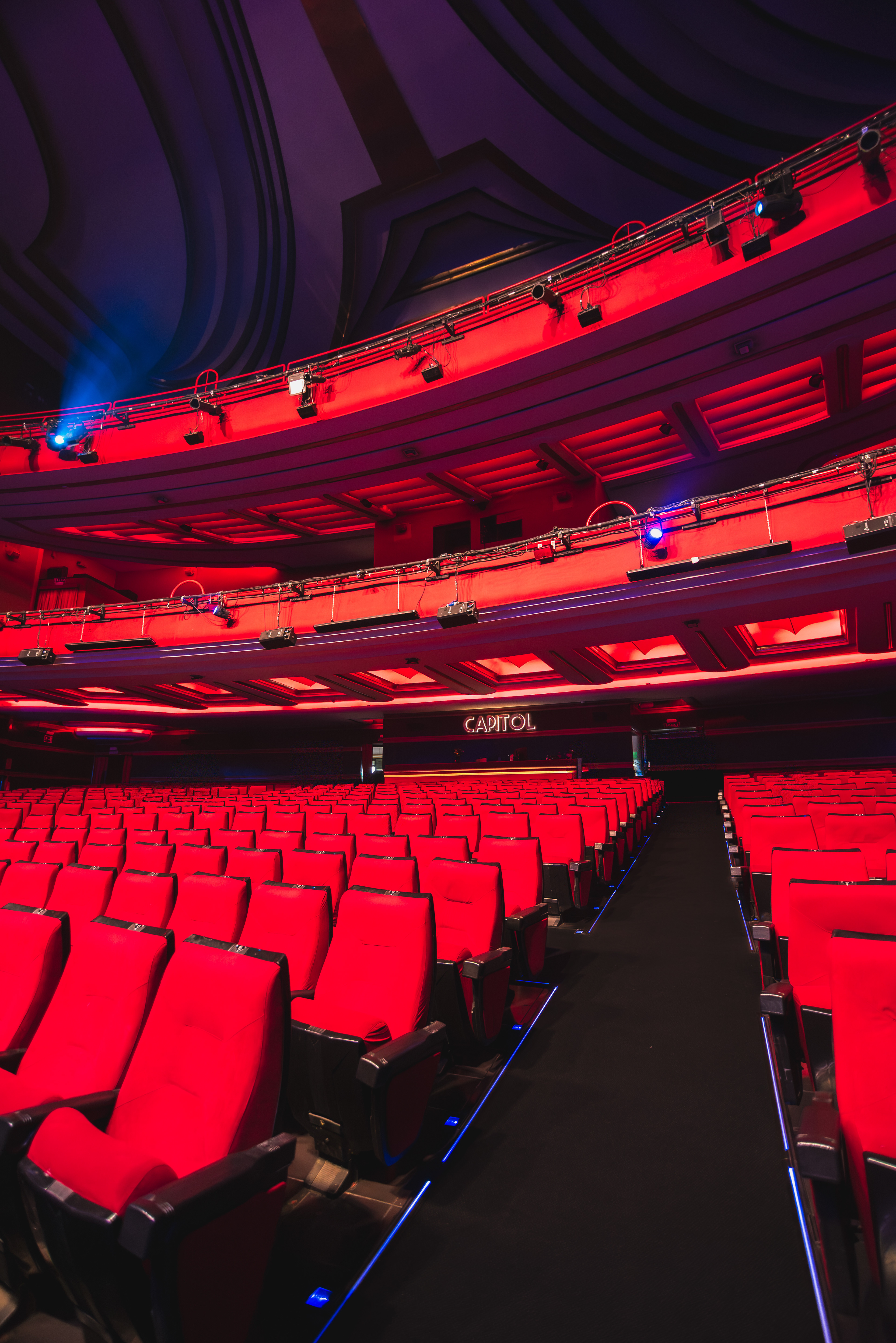 Patio de butacas de la sala principal del Teatro Capitol y atmósfera previa al inicio del espectáculo.