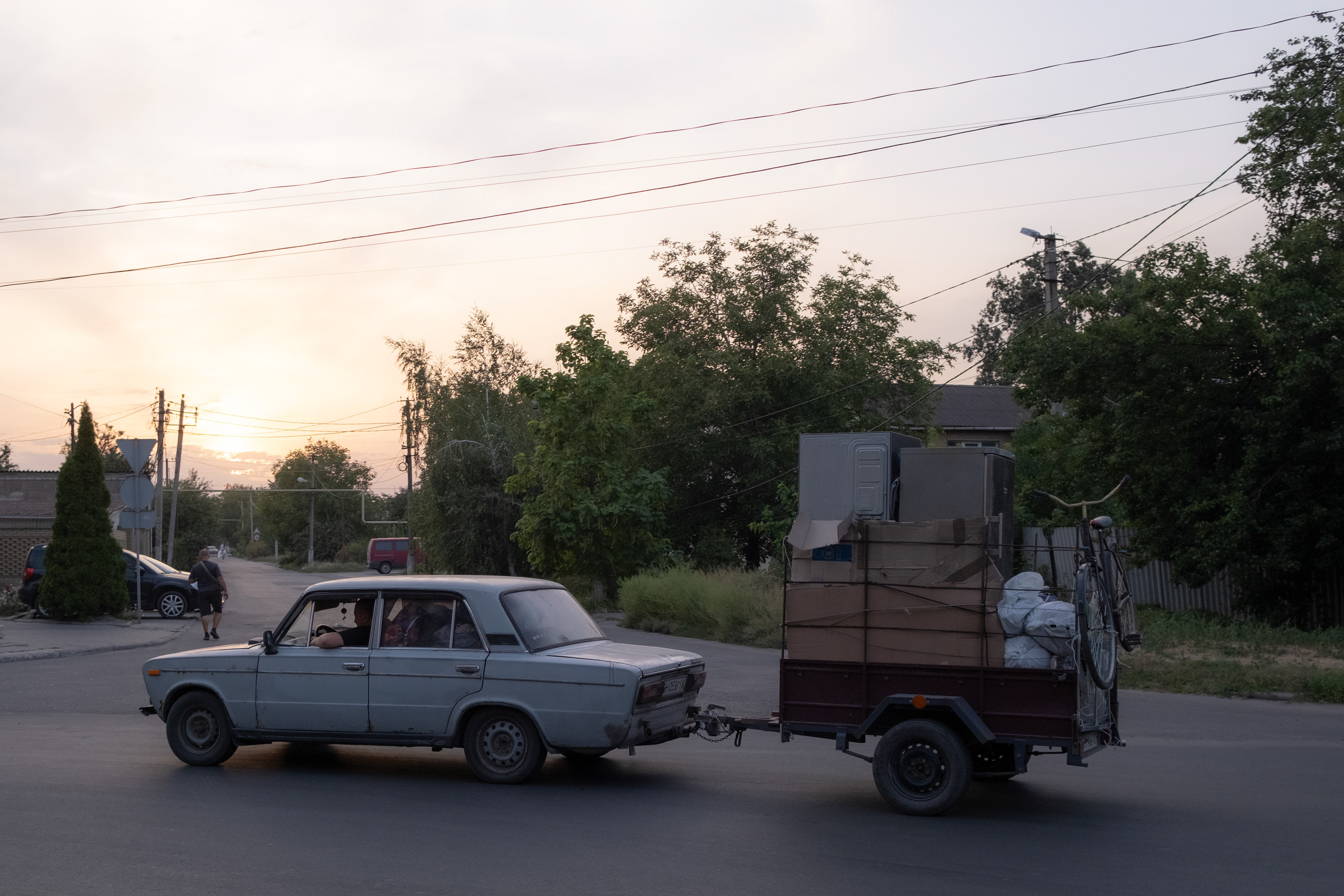 Locals pack all their belongings and flee