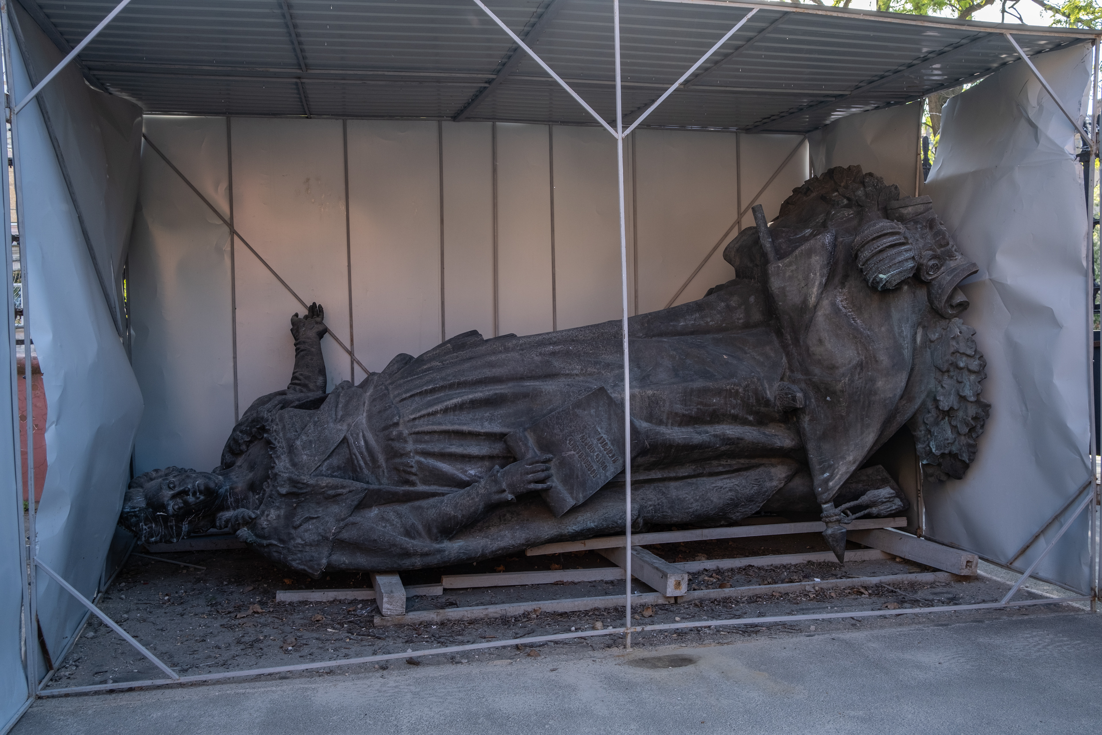 The demolished statue of the Russian empress Katerina