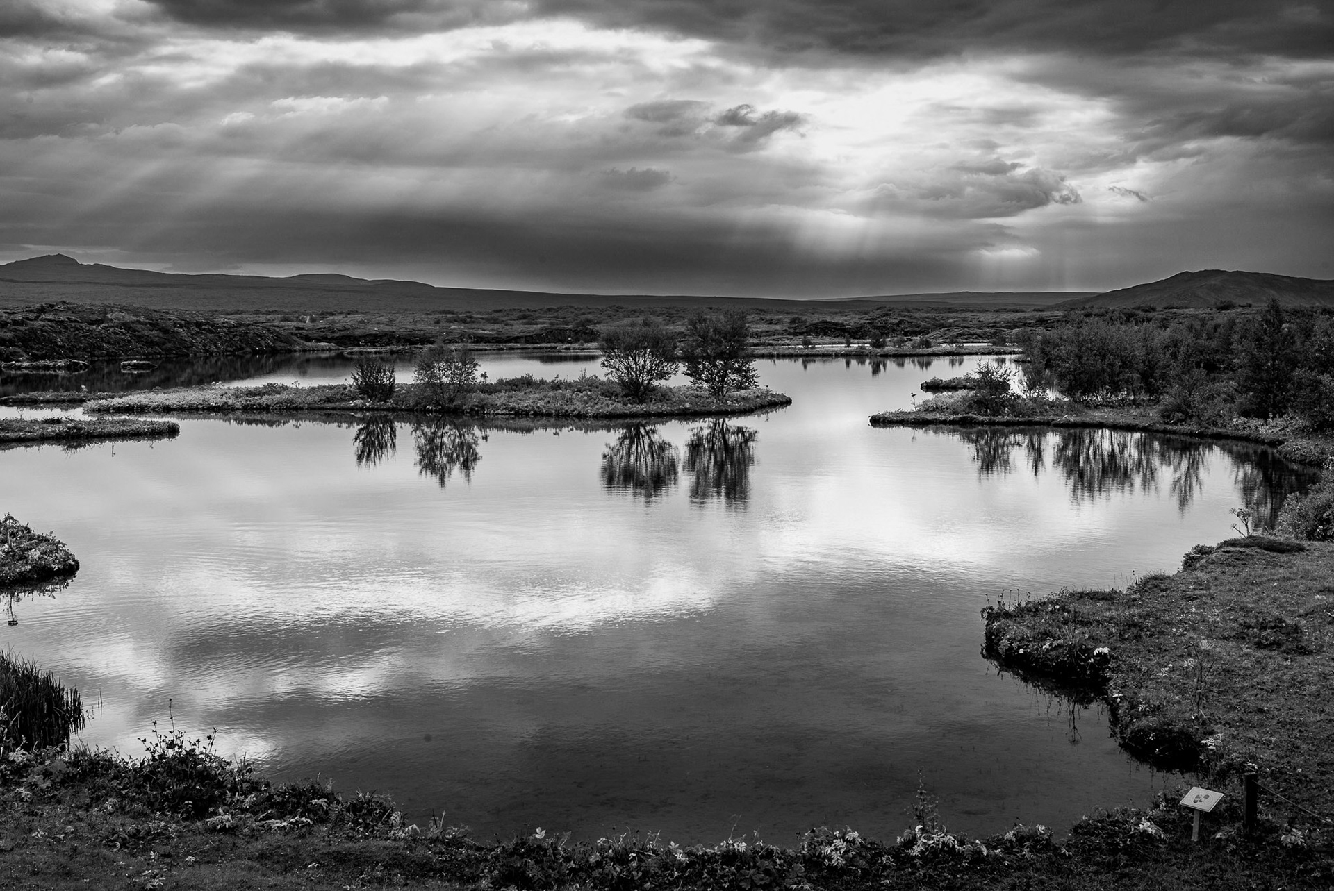 Iceland, Pingvellir: Lake