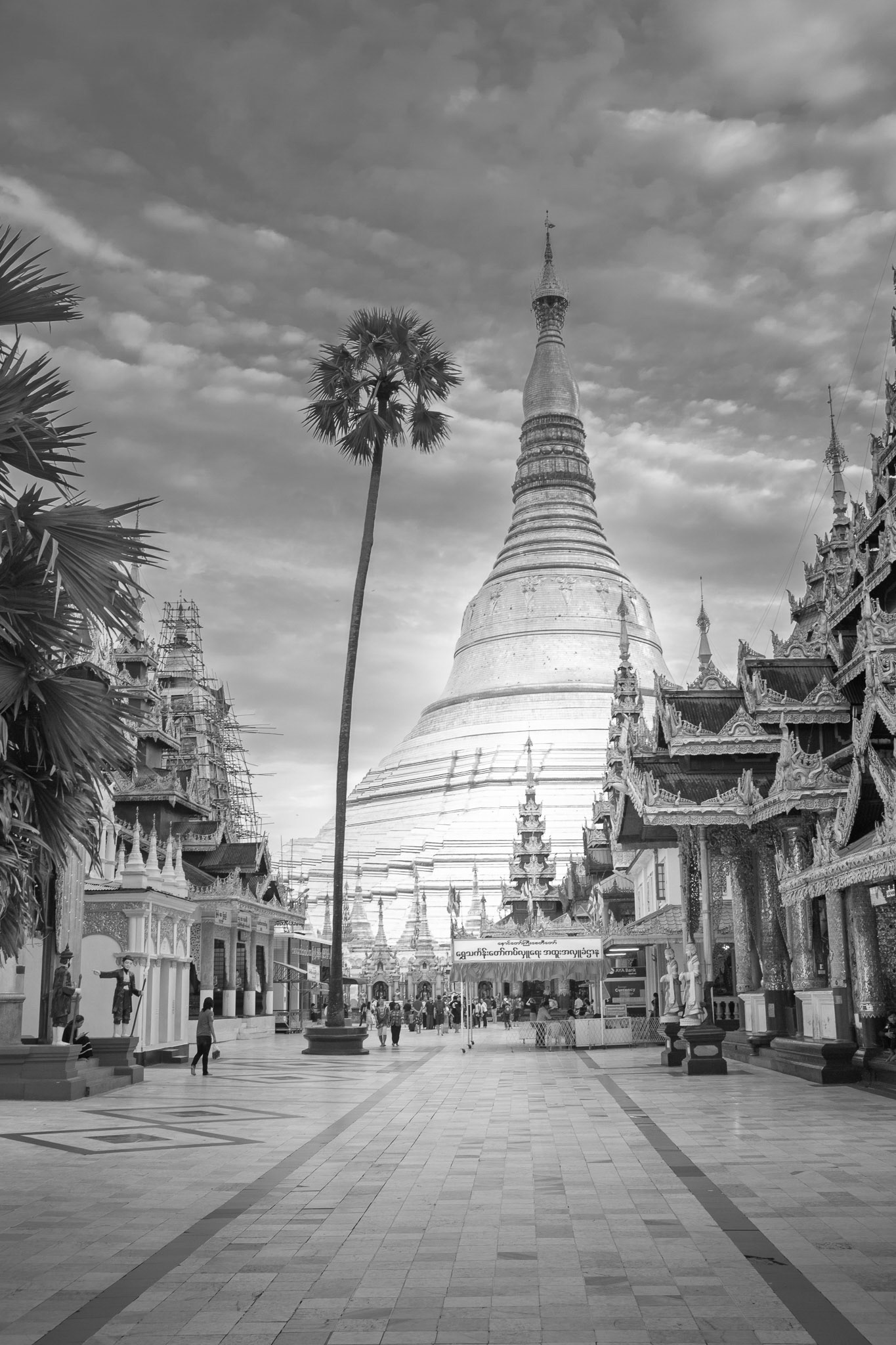Myanmar/Burma: Yangon's Swedagon Pagoda