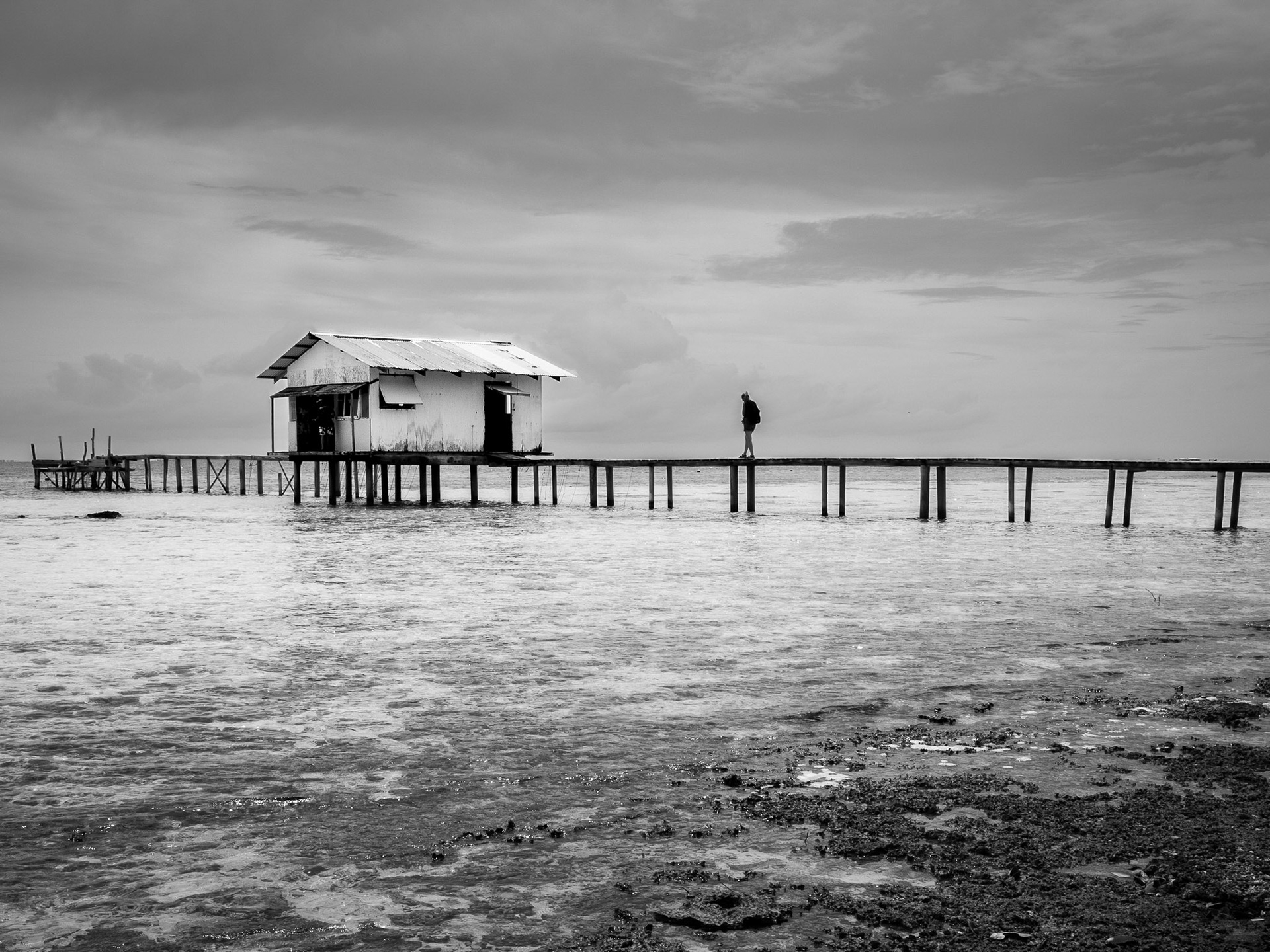 French Polynesia, Ahe: pearl farm shack