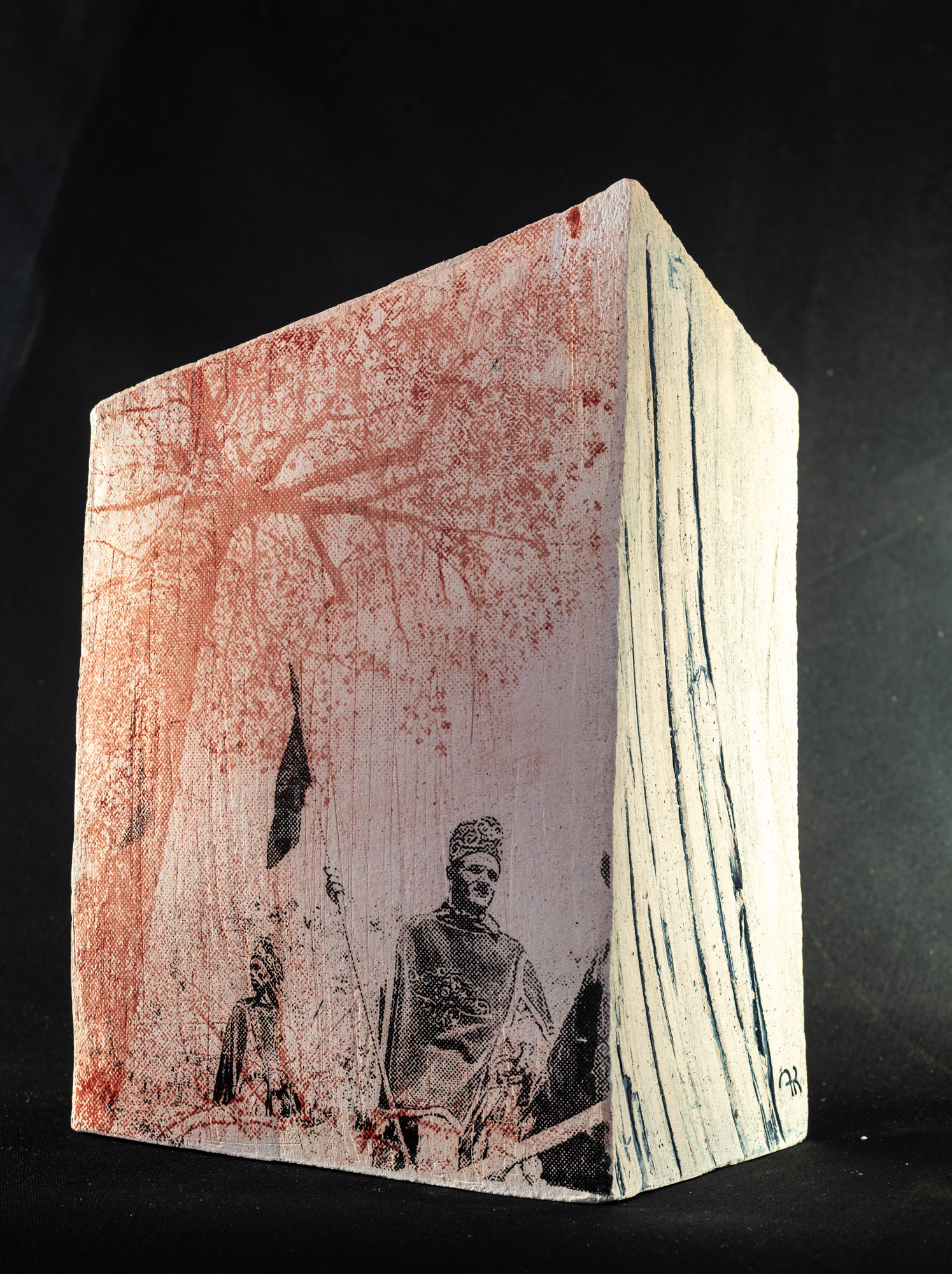 Ancestral, 2025 - Argila, esmalte Queima a gás - 1.000ºC - 28x20x13cm
