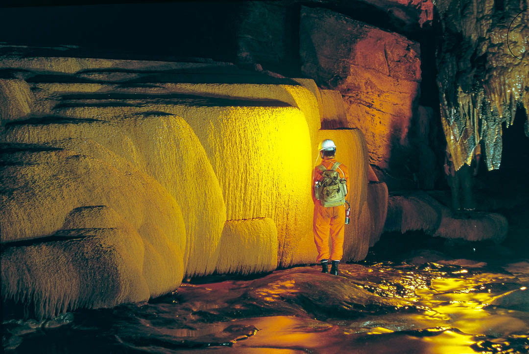 UNDERGROUND, 2001 - Pains -MG / Brasil / Impressão digital em papel, 1/7+P.A. 30x45cm