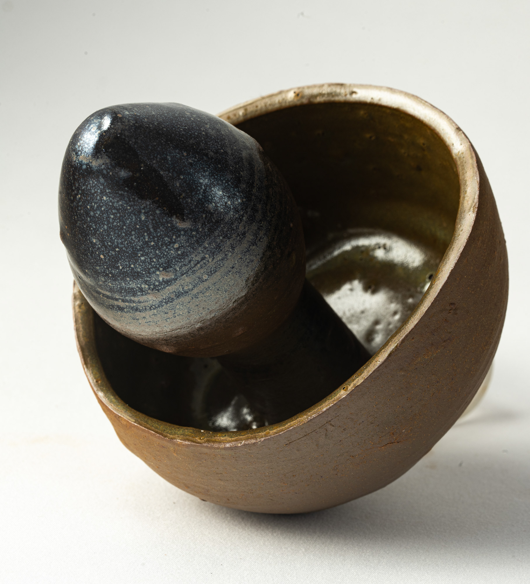 Fungi III, 2026 Argila grês, esmalte Biqueima a gás em redução à 1.222ºC 11 x 13 x 10 cm