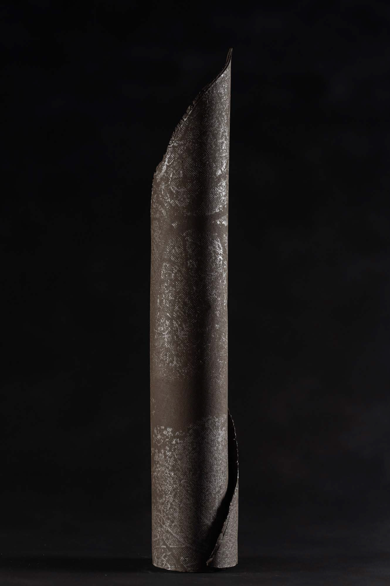 Fibonacci I, 2025 -  Serigrafia sobre cerâmica negra com esmalte cerâmico - Biqueima a gás - 1.000ºC   -  42x8x8cm