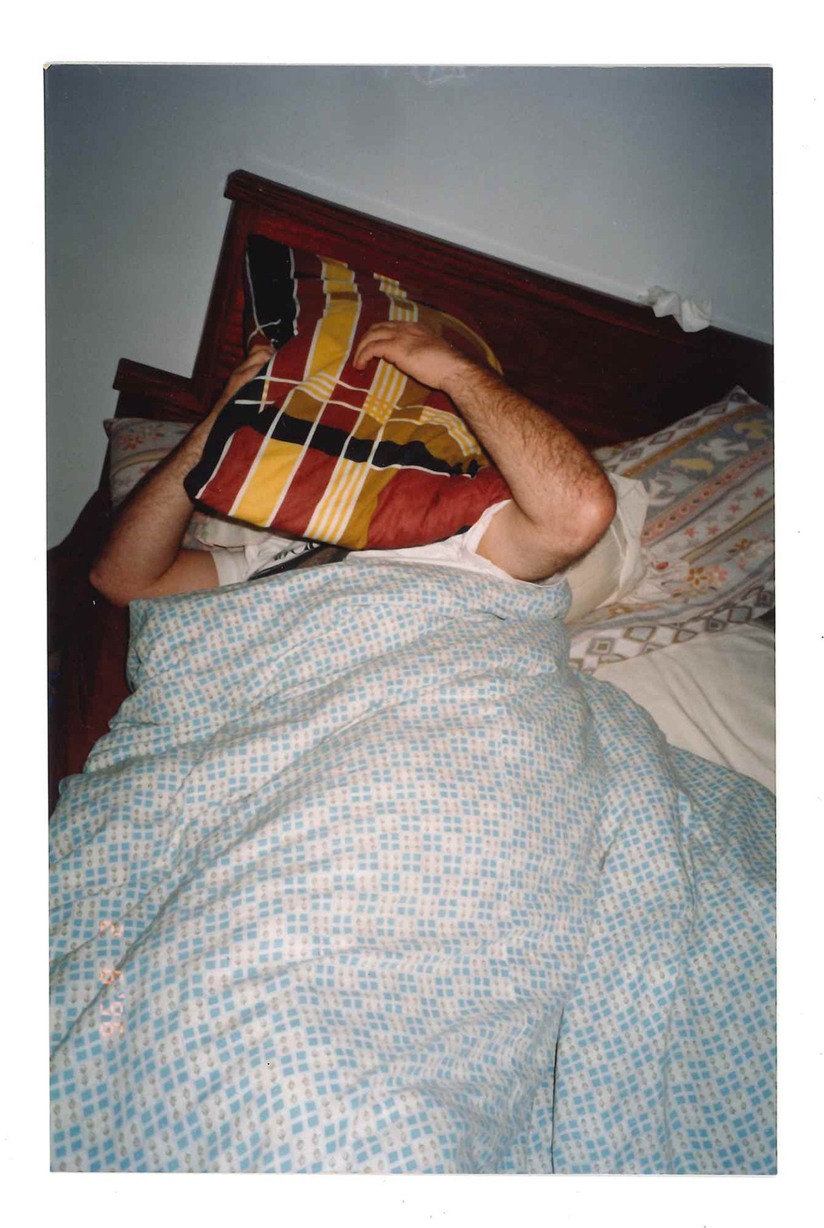 Meu pai tentando dormir depois de passar a madrugada trabalhando. 1994. My father attempting to sleep after working through the night. 1994.