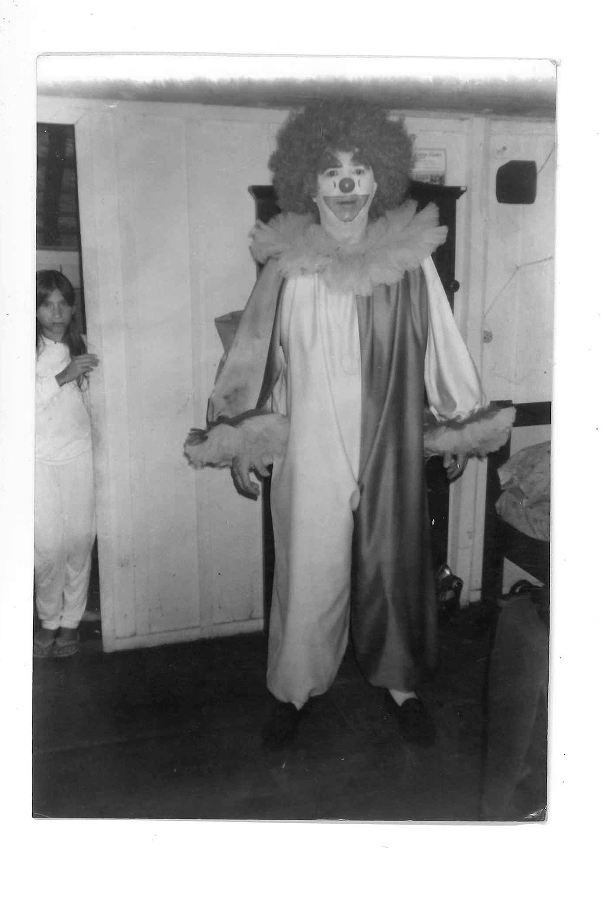 Meu pai como palhaço animador de festas infantis em 1987. My father as a clown entertaining at children's parties in 1987.