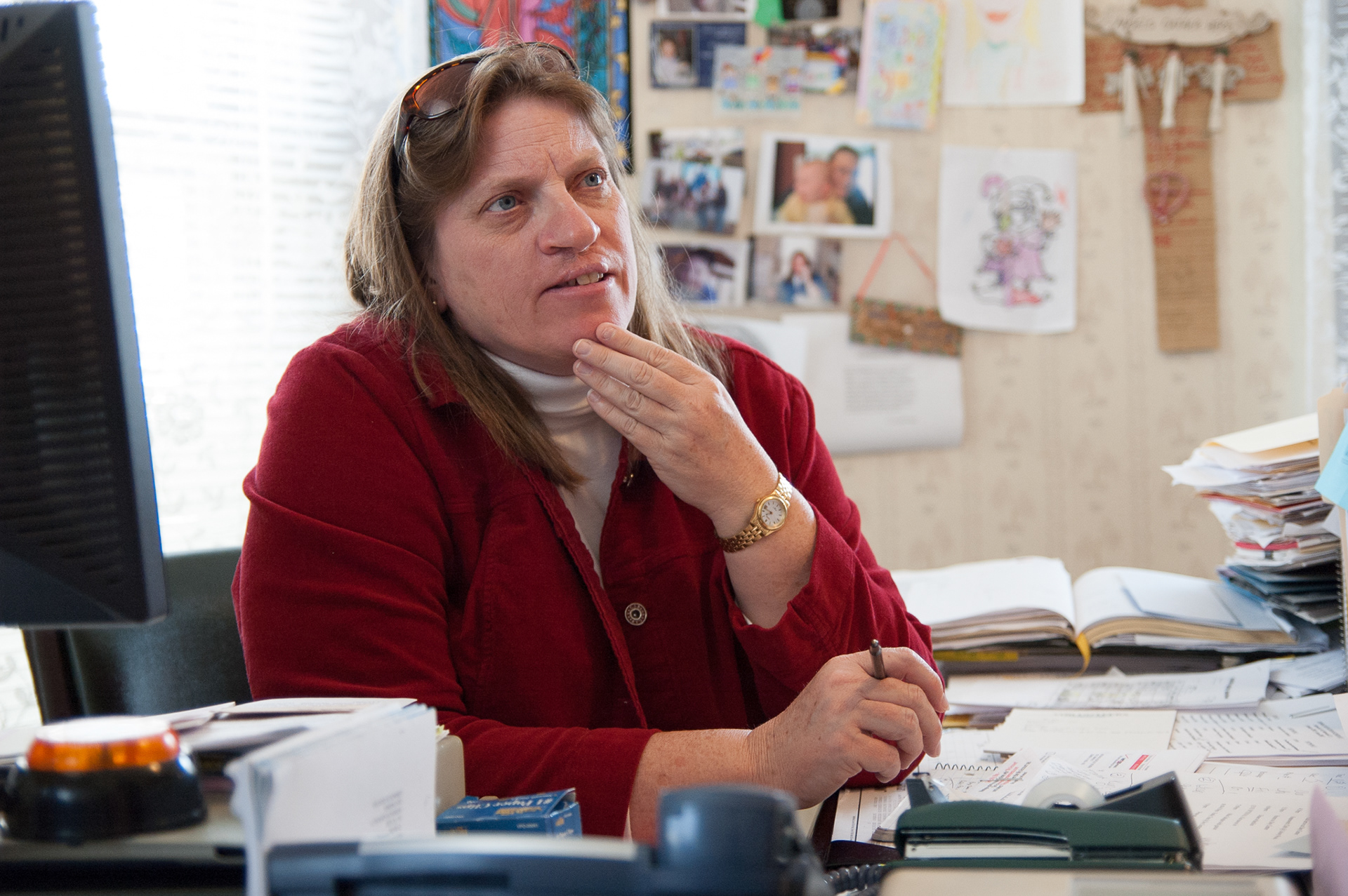 Linda Rabolt, Director of IHNWC, consults with Kim about her options for getting furniture moved into her new apartment. Kim has neither a driver’s license nor a credit card so renting a moving van is not possible. Other arrangements will have to be made.
