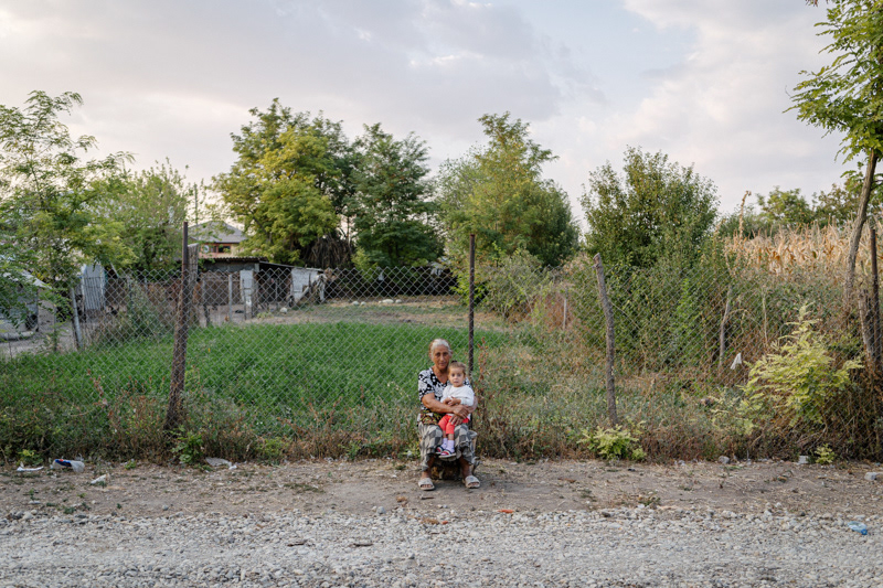 Irina’s mother-in-law and her niece, across the road from Irina’s household. Pietrisu village, Giurgiu county.