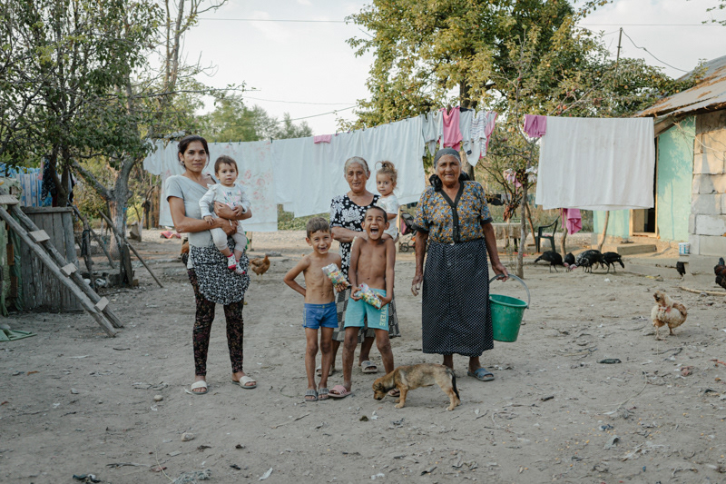Part of Irina's family, posing for a group photo. Pietrisu village, Giurgiu county.
