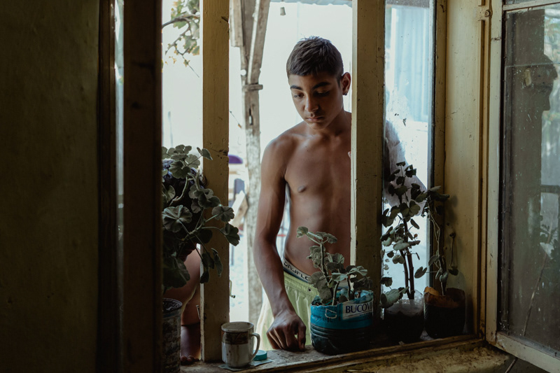 One of the neighbours who helps out with household chores, particularly with chopping wood for the coming winter. Many of the women have to manage their households alone, so any help is welcome. Gaujani commune, Giurgiu county.