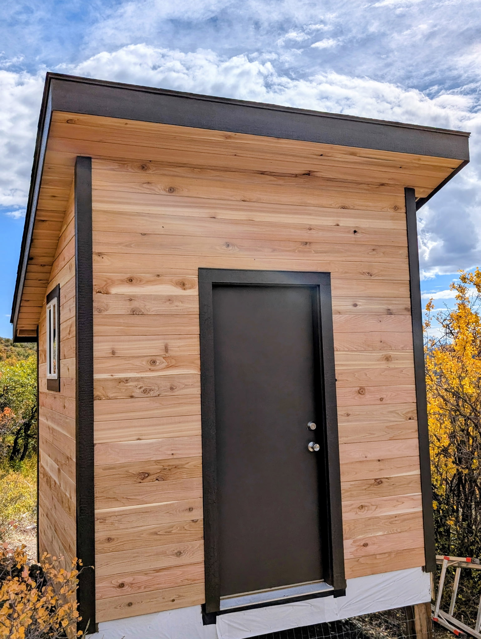 OFF-GRID MINI-CABIN