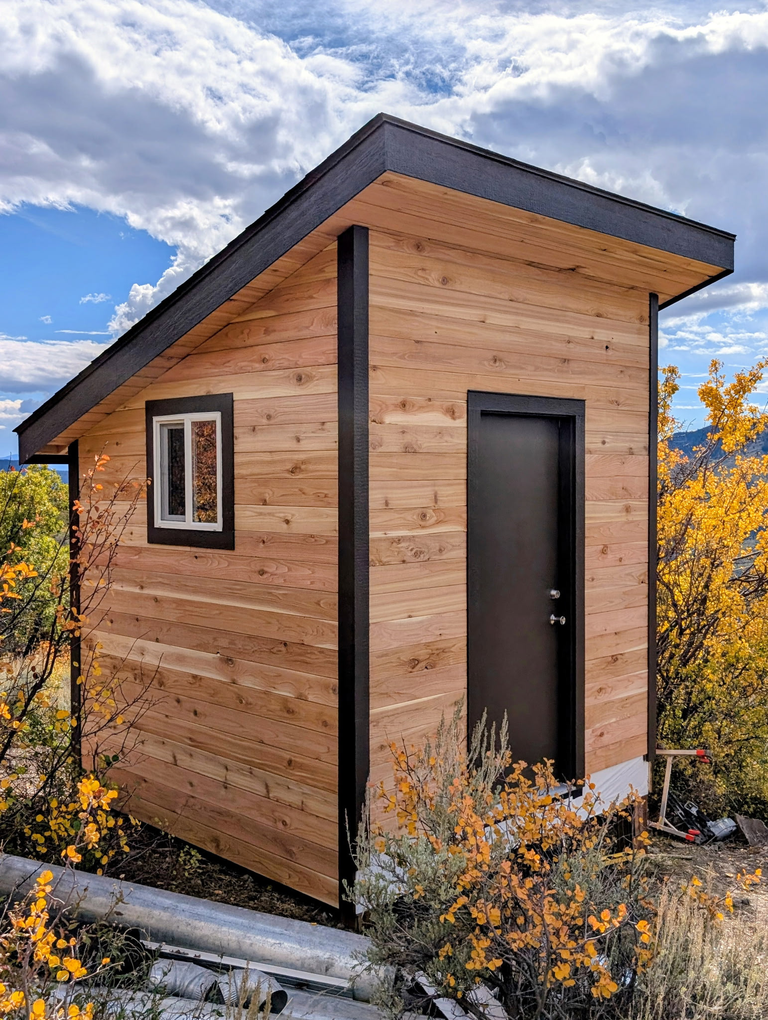 OFF-GRID MINI-CABIN