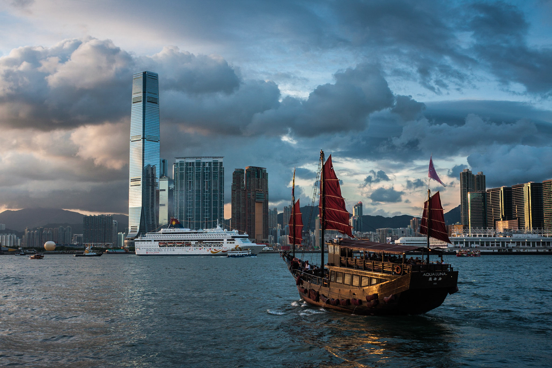 Victoria Harbour, Hong Kong
