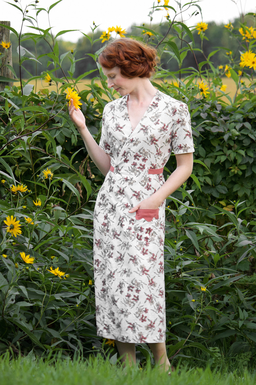 1930s housedress in light cotton/linen.