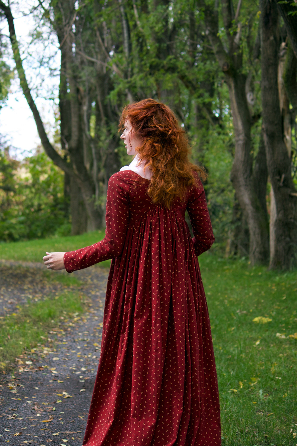 Round Gown: 1795 transitional long-sleeved round gown in printed cotton.