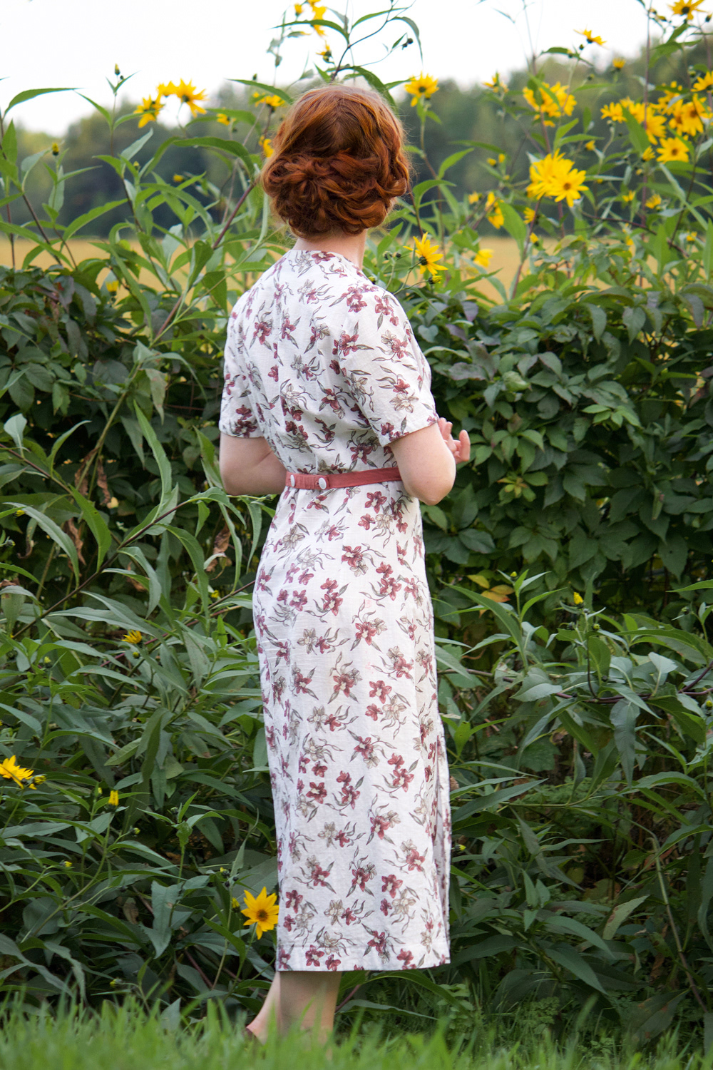 1930s housedress in light cotton/linen.