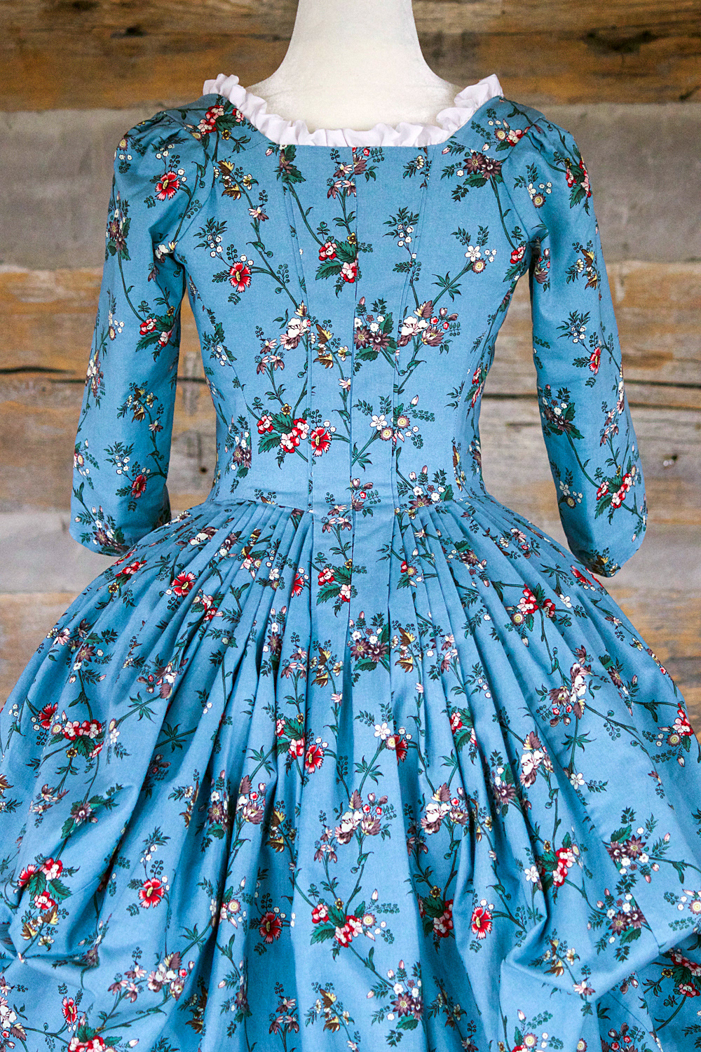 Robe à l’Anglaise: 1770-80s cotton English gown with pleated back. The gown has cords inside for drawing up the train. The fabric is a Colonial Williamburg 1750-1760s reproduction cotton.