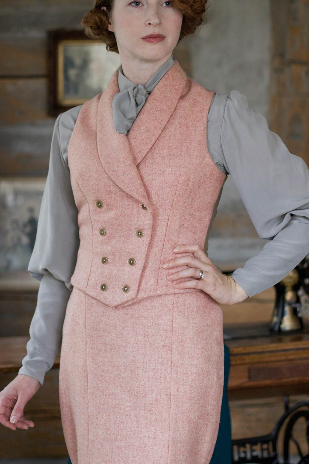 Double breasted tailored waistcoat in 100% wool with fawn buttons