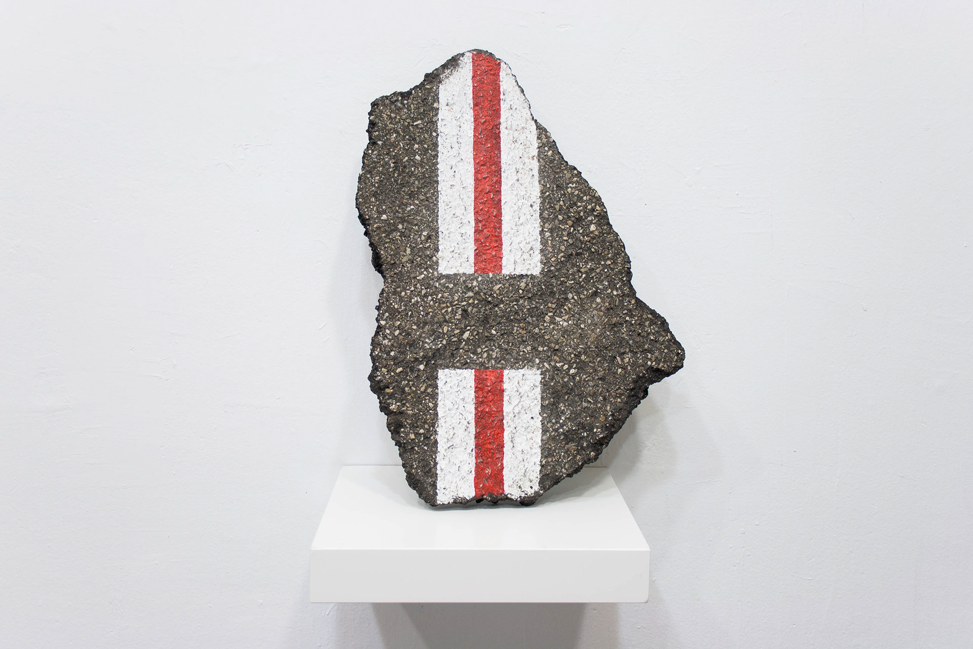 Gaskon Alicja, The Borderline, tarmac, resin, enamel, 122x76x58cm (48x30x23in), 2018