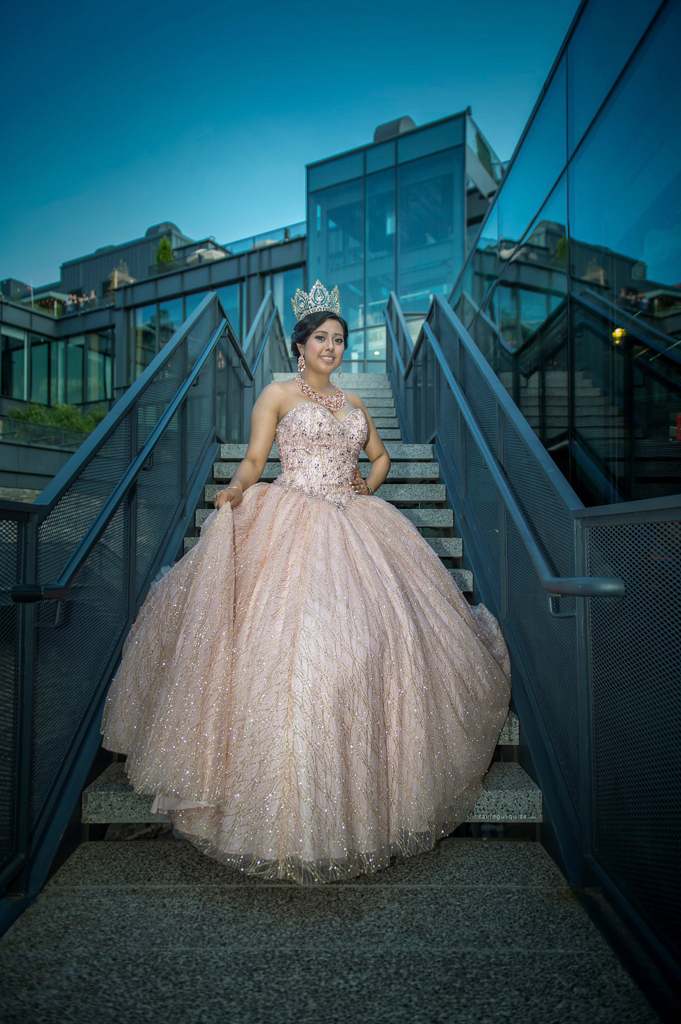 © raulegusquiza.com