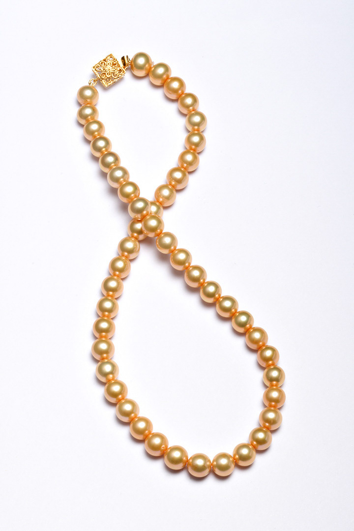 Jewelry photography featuring a pearl necklace