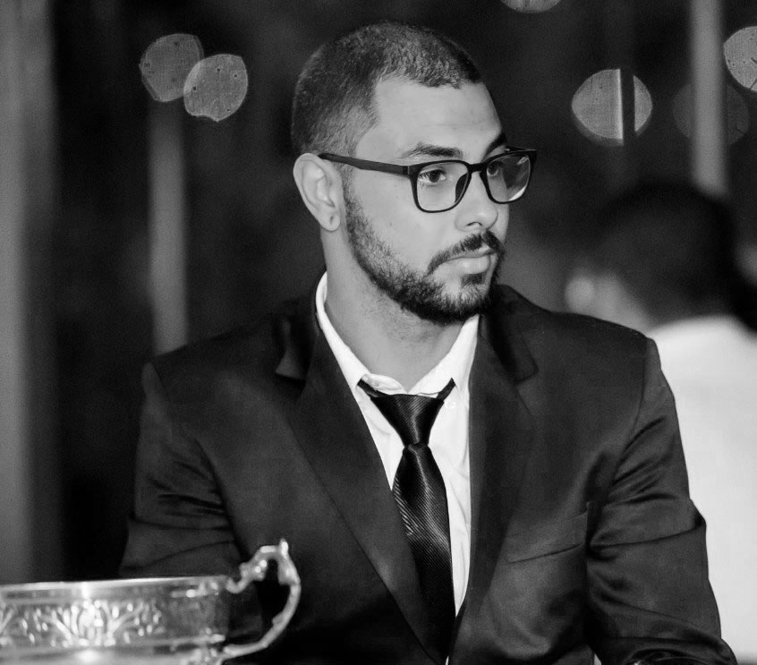 LEIVISOM GOMES Designer Gráfico com especialização em motion design, possui experiência em animações para redes sociais e eventos.