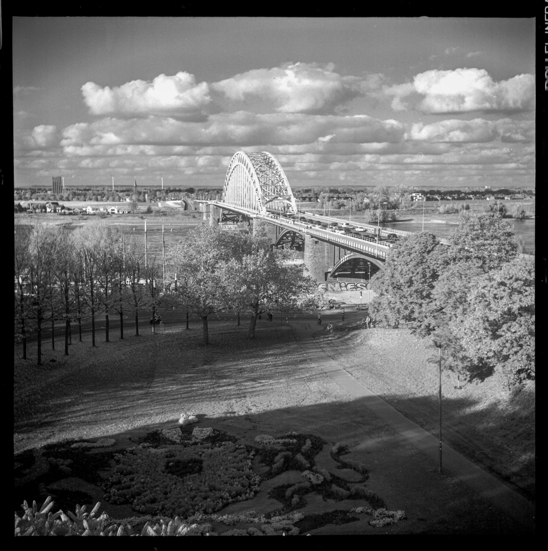Nijmegen on B&W film - Yashica-D