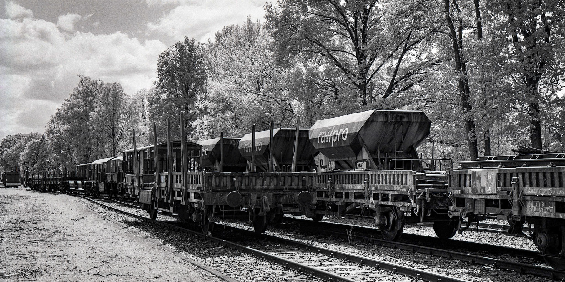 Abandoned train wagons - Kiev 88