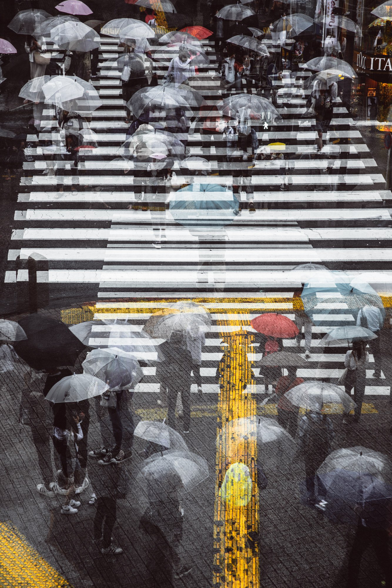 ▷ Rainy days in Tokyo V by Sven Pfrommer, 2021