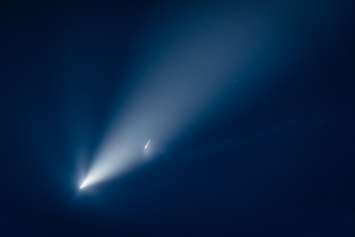 FALCON 9 PLUME