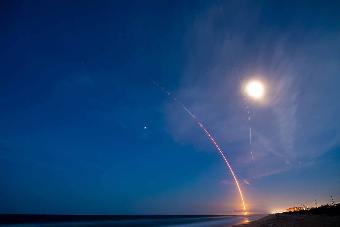 FALCON 9 LAUNCH FROM BEACH