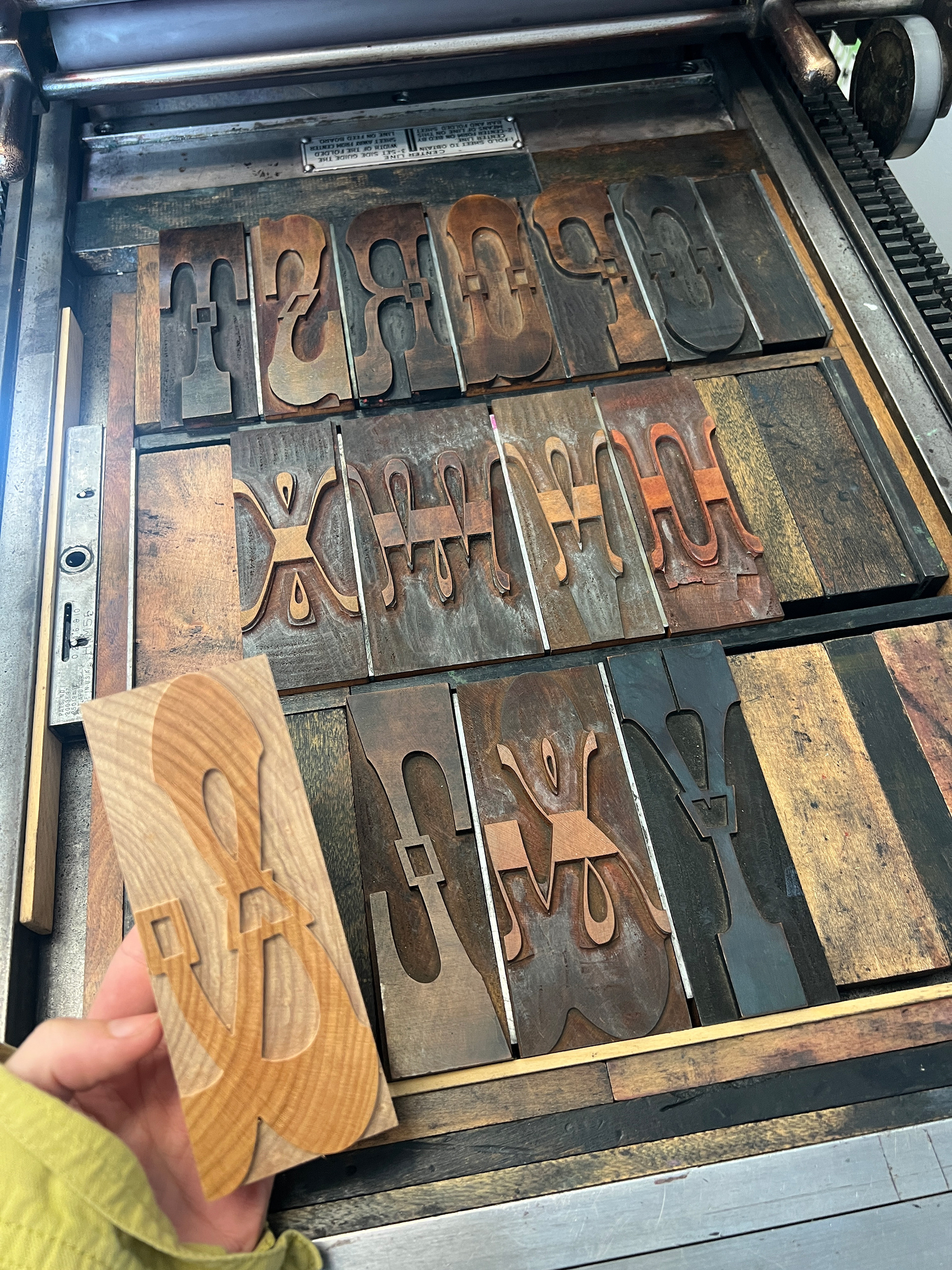 custom cut ampersand