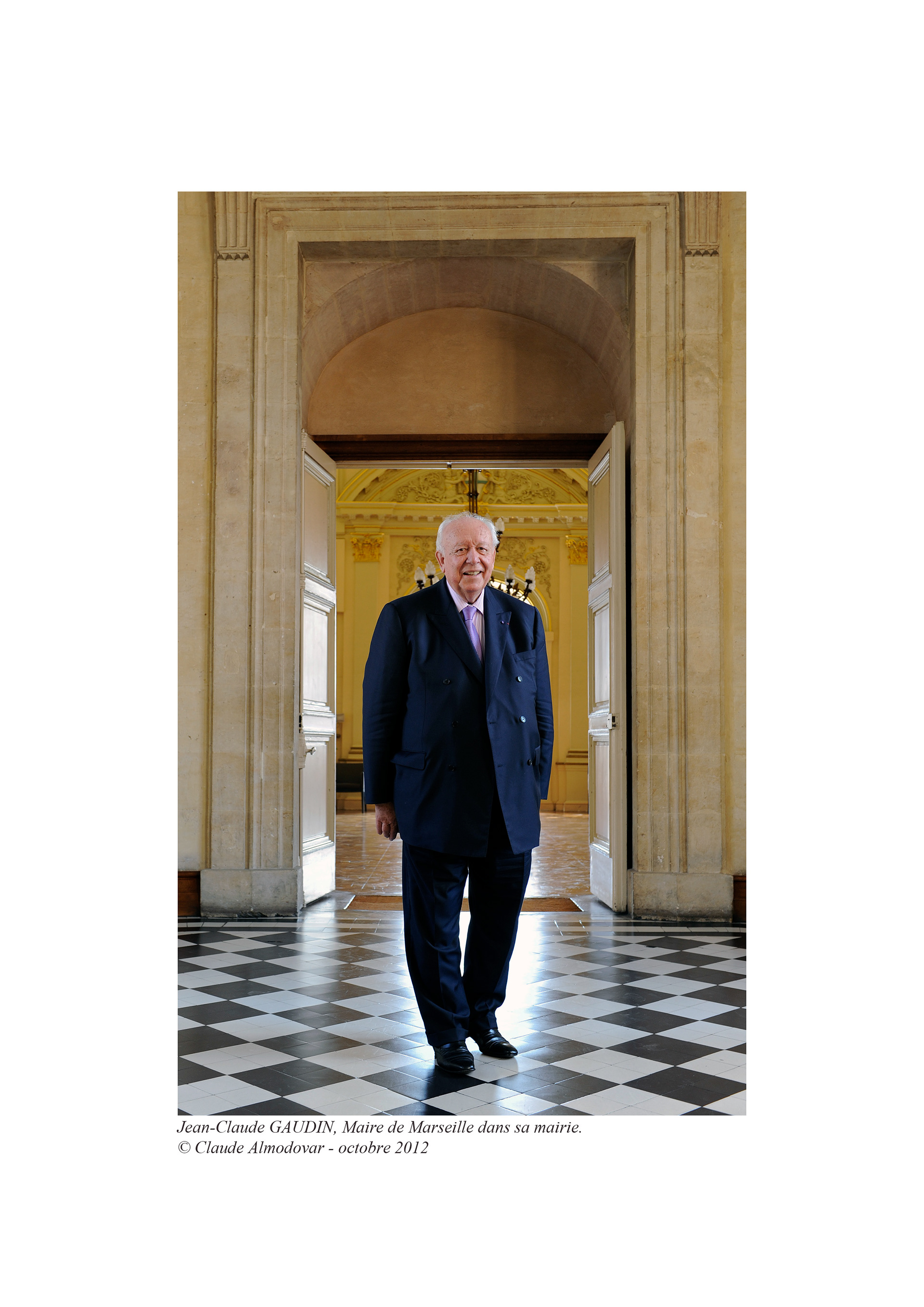 Jean-Claude Gaudin dans sa mairie en 2012