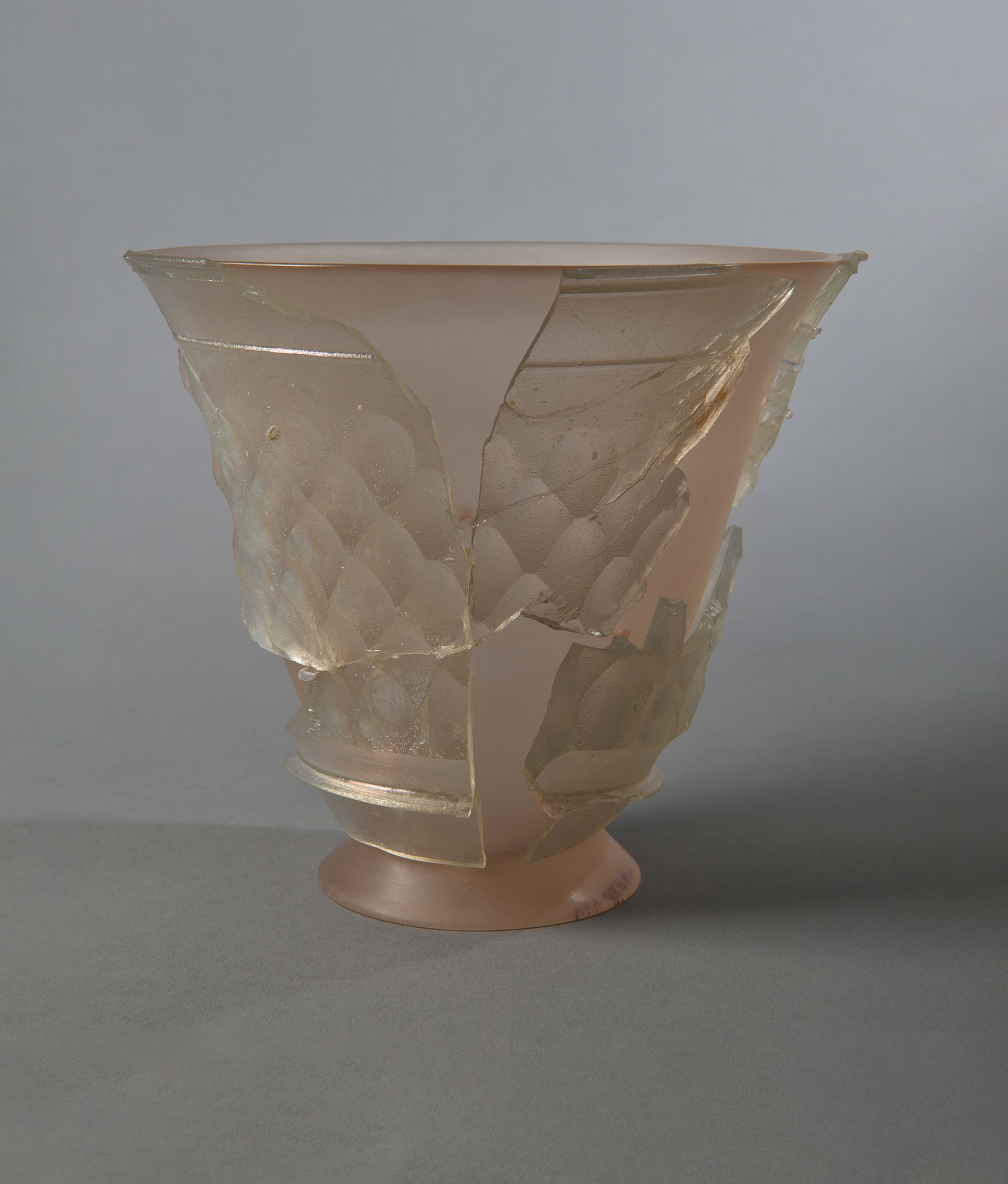 Coupe à pied en verre côtelé, mobilier funéraire, époque romaine.Musée Archéologique de Marseille