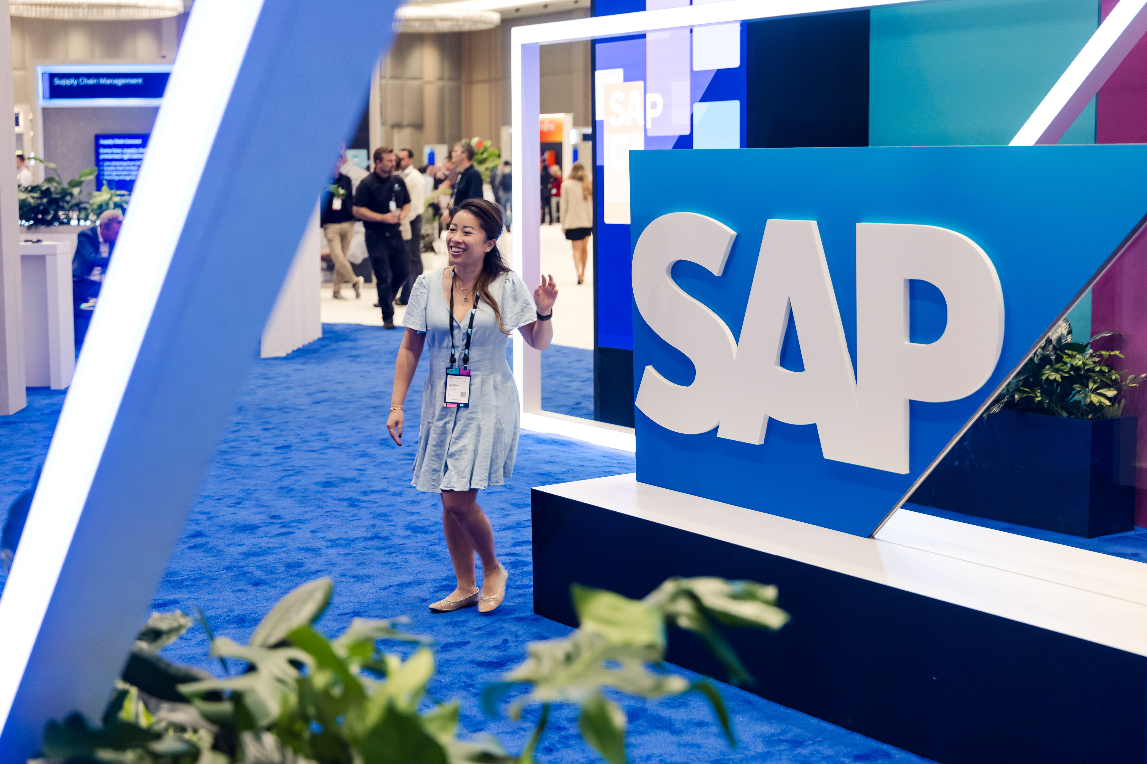 Data, AI, and Platform expo signage above the SAP Business Suite booth