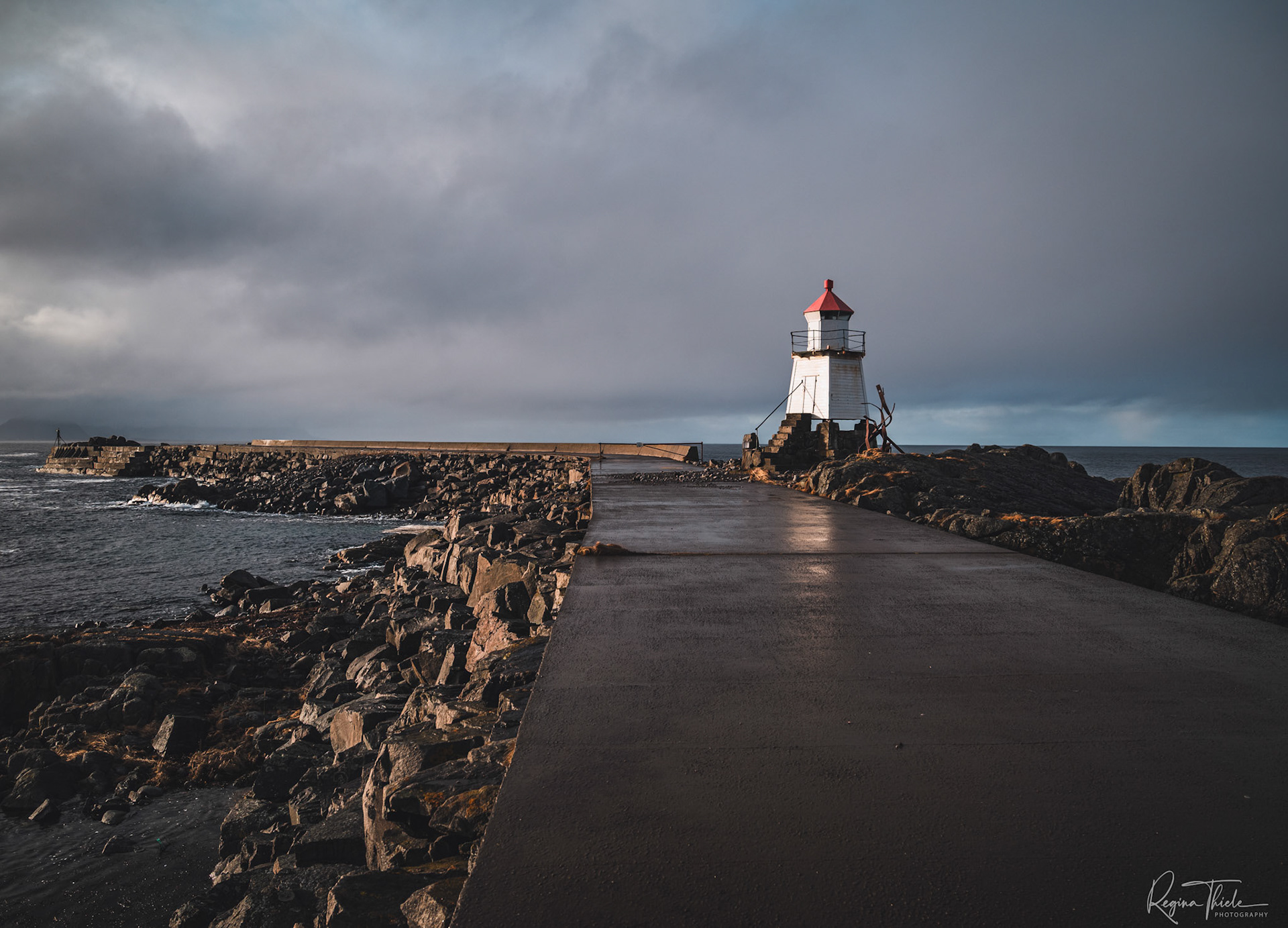 Laukvik Hafen / Norwegen