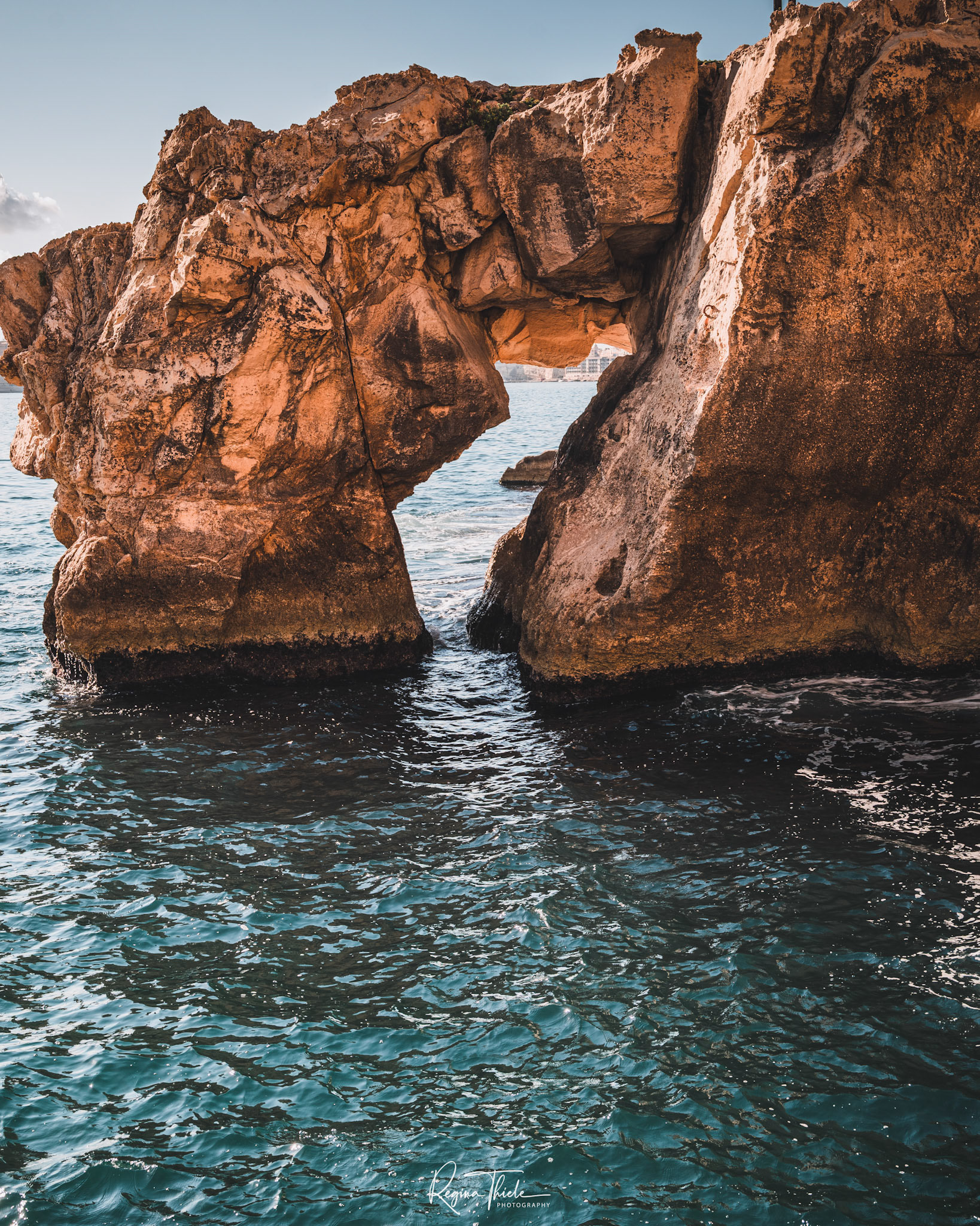 Rocky Beach Valletta III / Malta